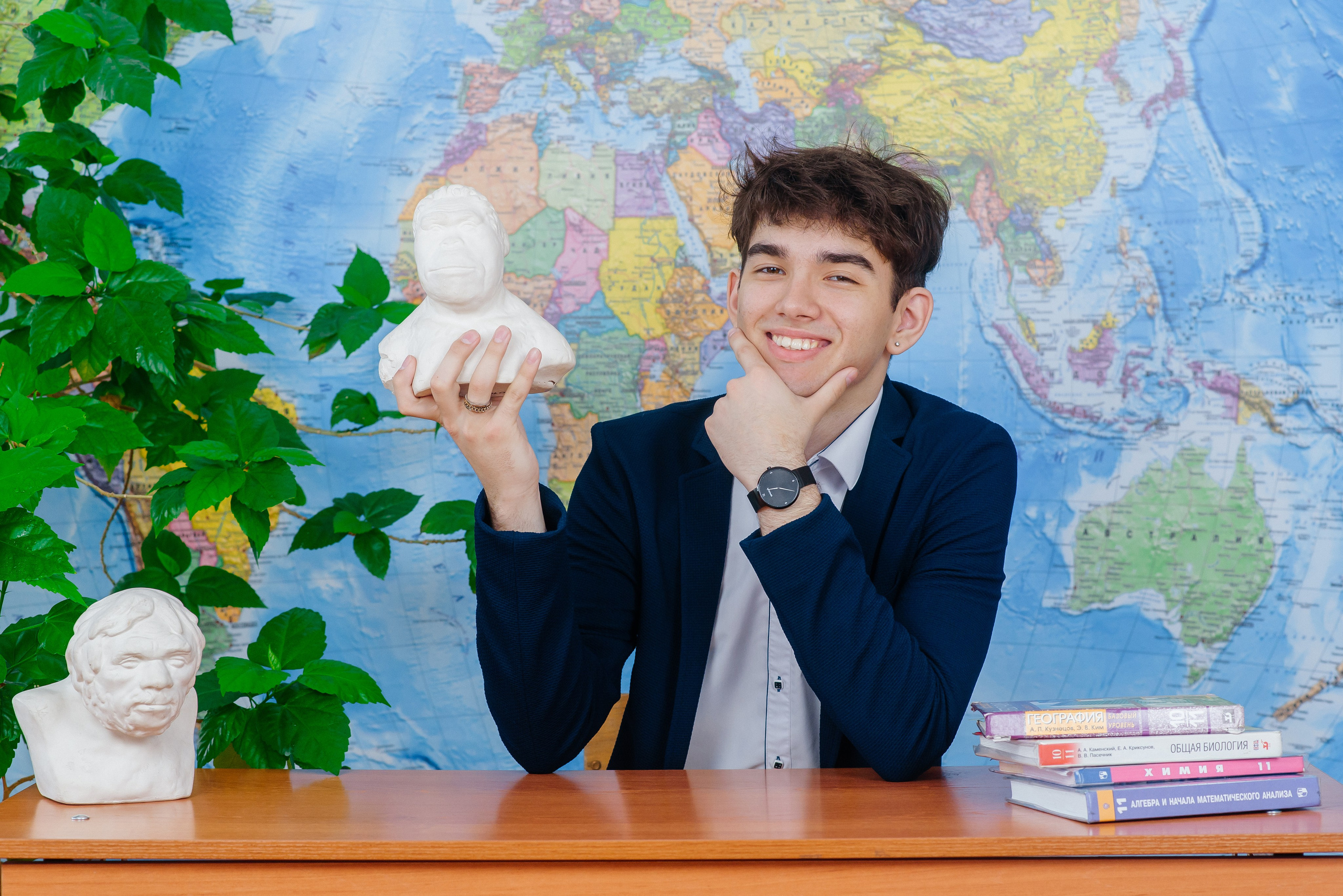 На фоне карты. Семейный фотограф в Барнауле