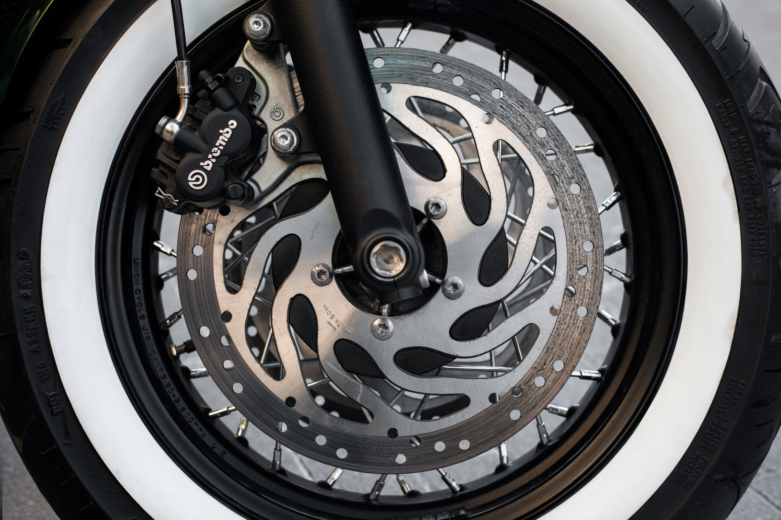 Triumph. Автомобильный фотограф в Москве Андрей Емельянов