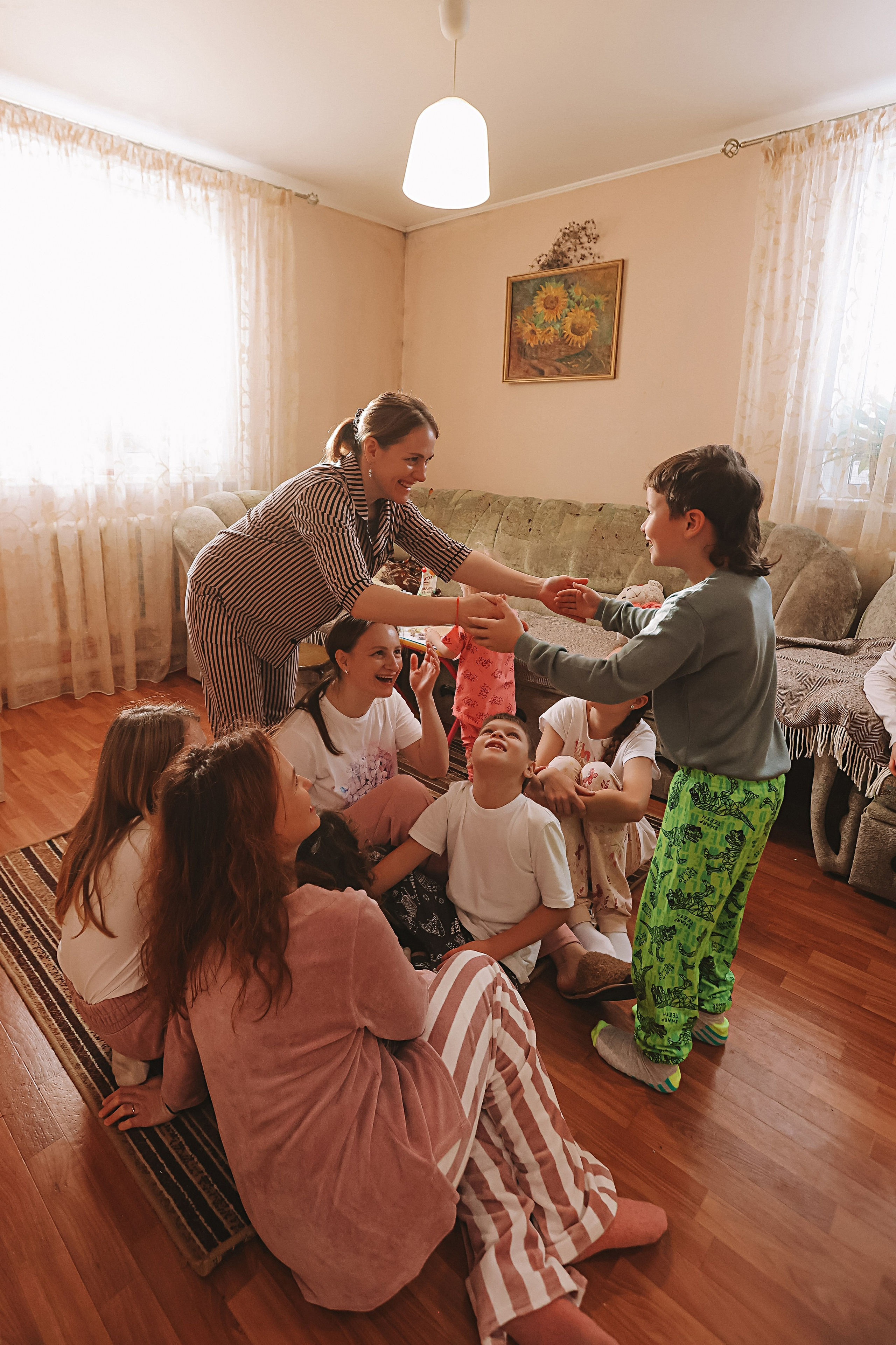 Большая семья репортаж. Семейный фотограф Тюмень, фотограф на роды Салмина Мария