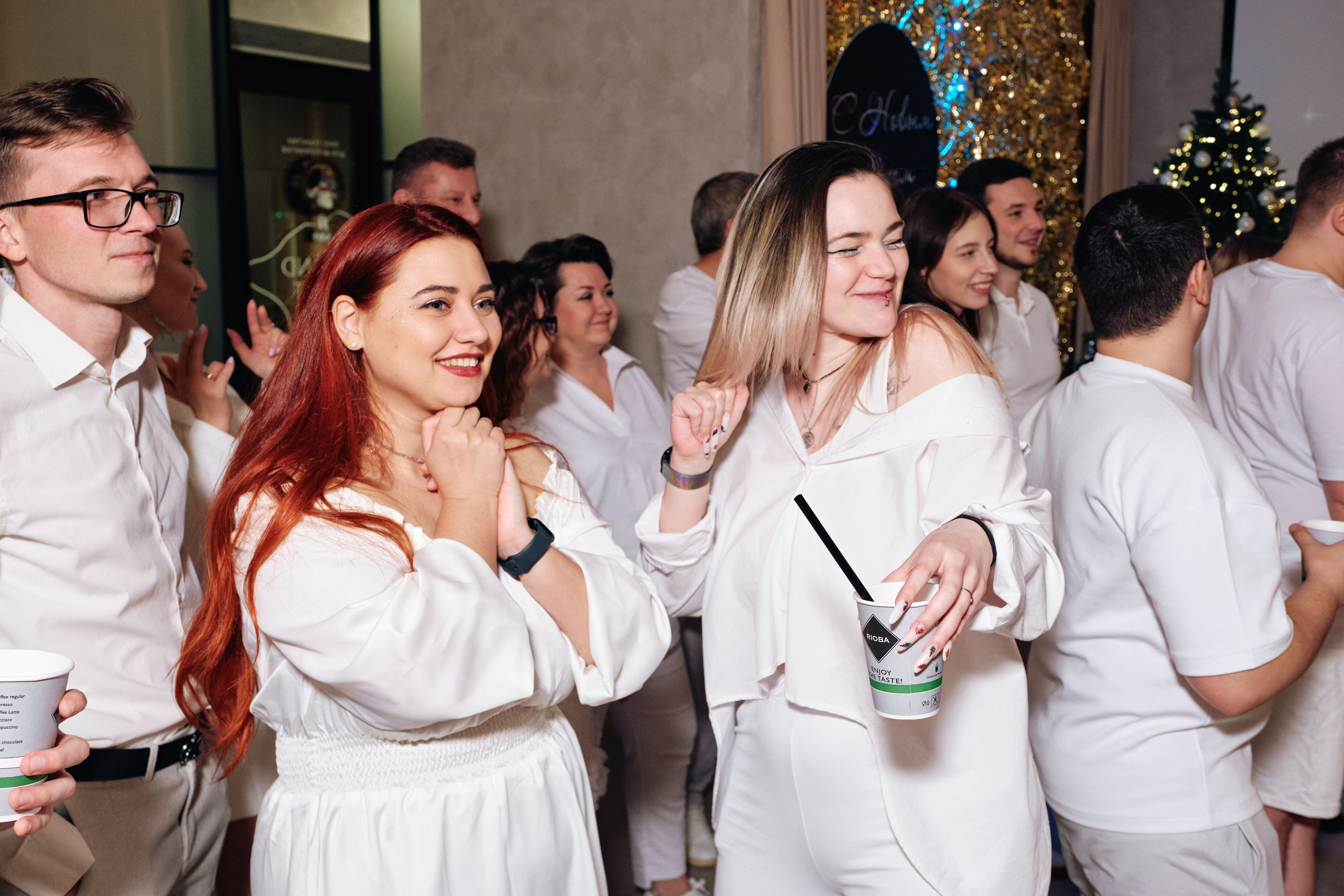 Корпоратив в белом компании Pride group. Семейные и свадебные фотосессии в СПб, в студии, на улице, на природе