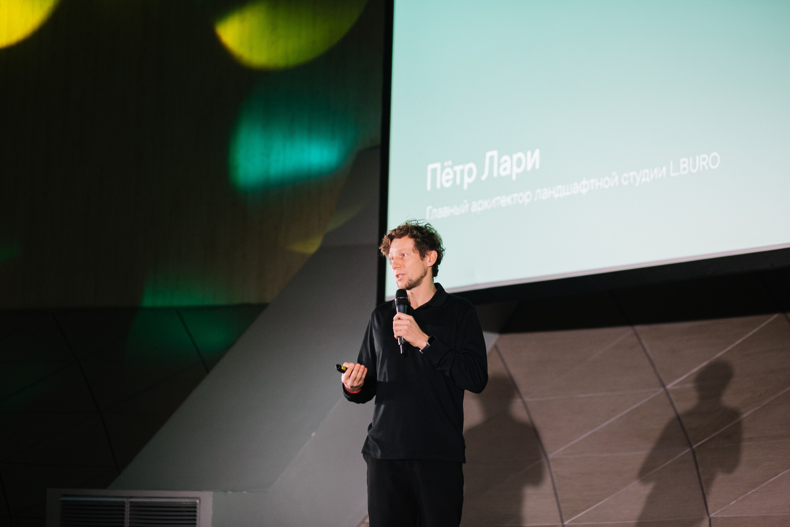 L Buro / Go Smart / Экспо Skolkovo. Nadezhdin Studio