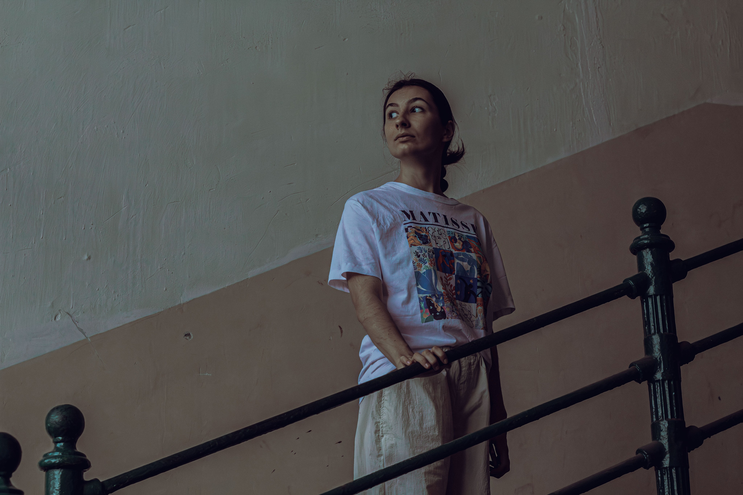 В помещении. Фотограф Москва, портрет, стрит, репортаж. Художественная фотосессия