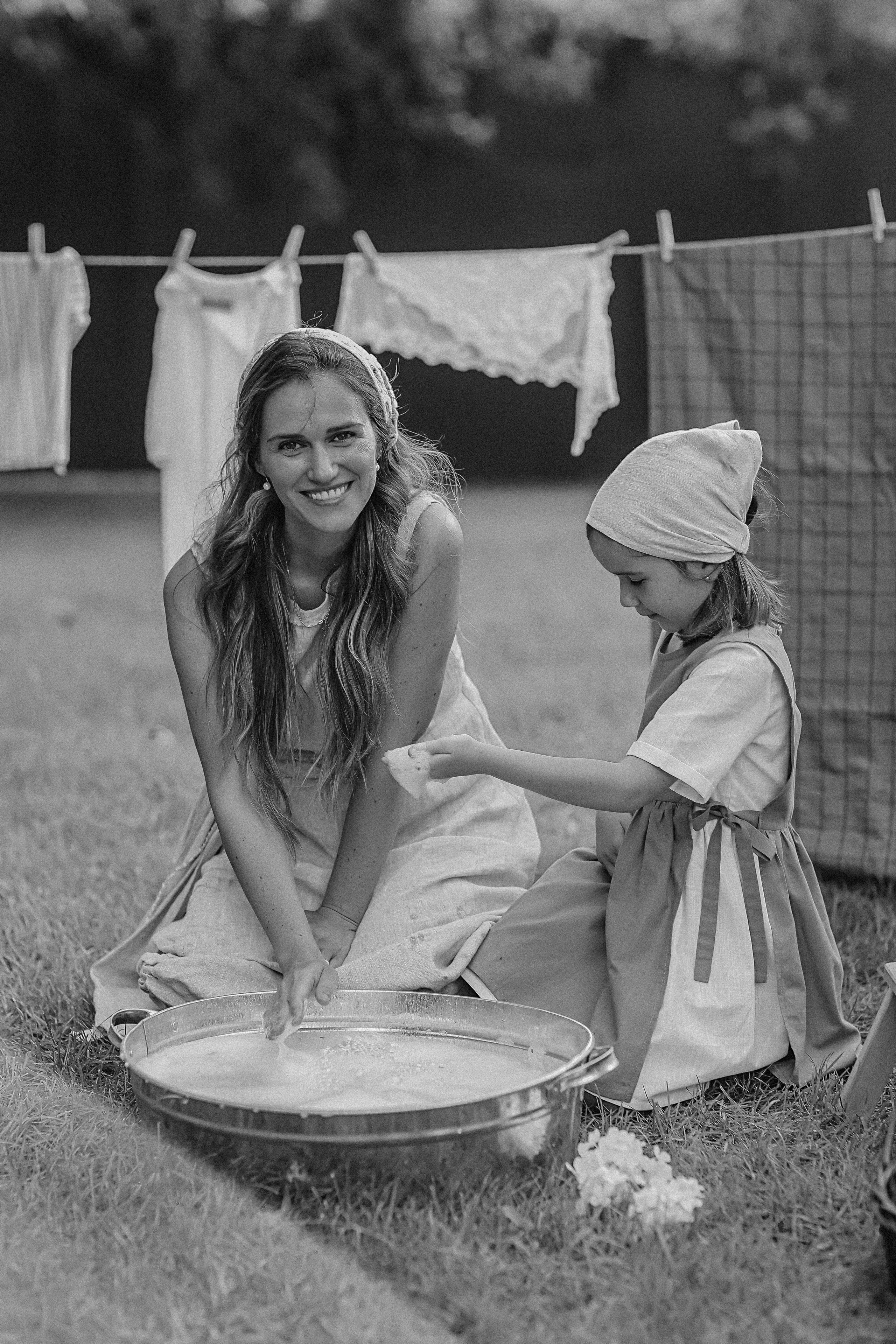 Стирка у дома. Семейный фотограф Тюмень, фотограф на роды Салмина Мария