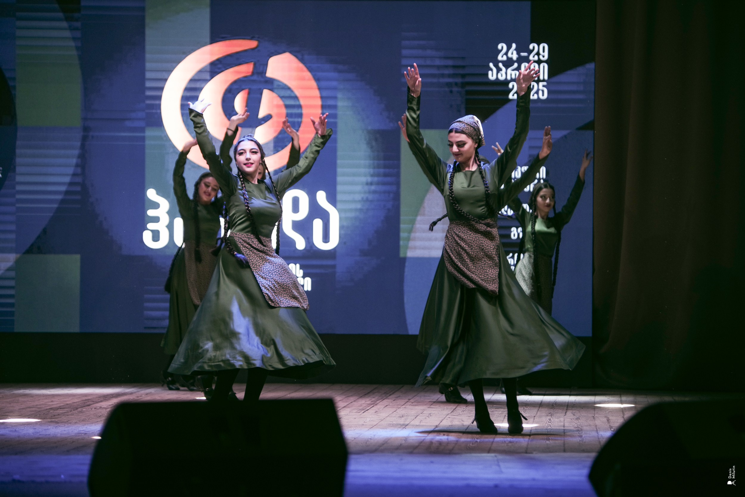 Танцы в Хоби. Портретный фотограф Денис Милютин