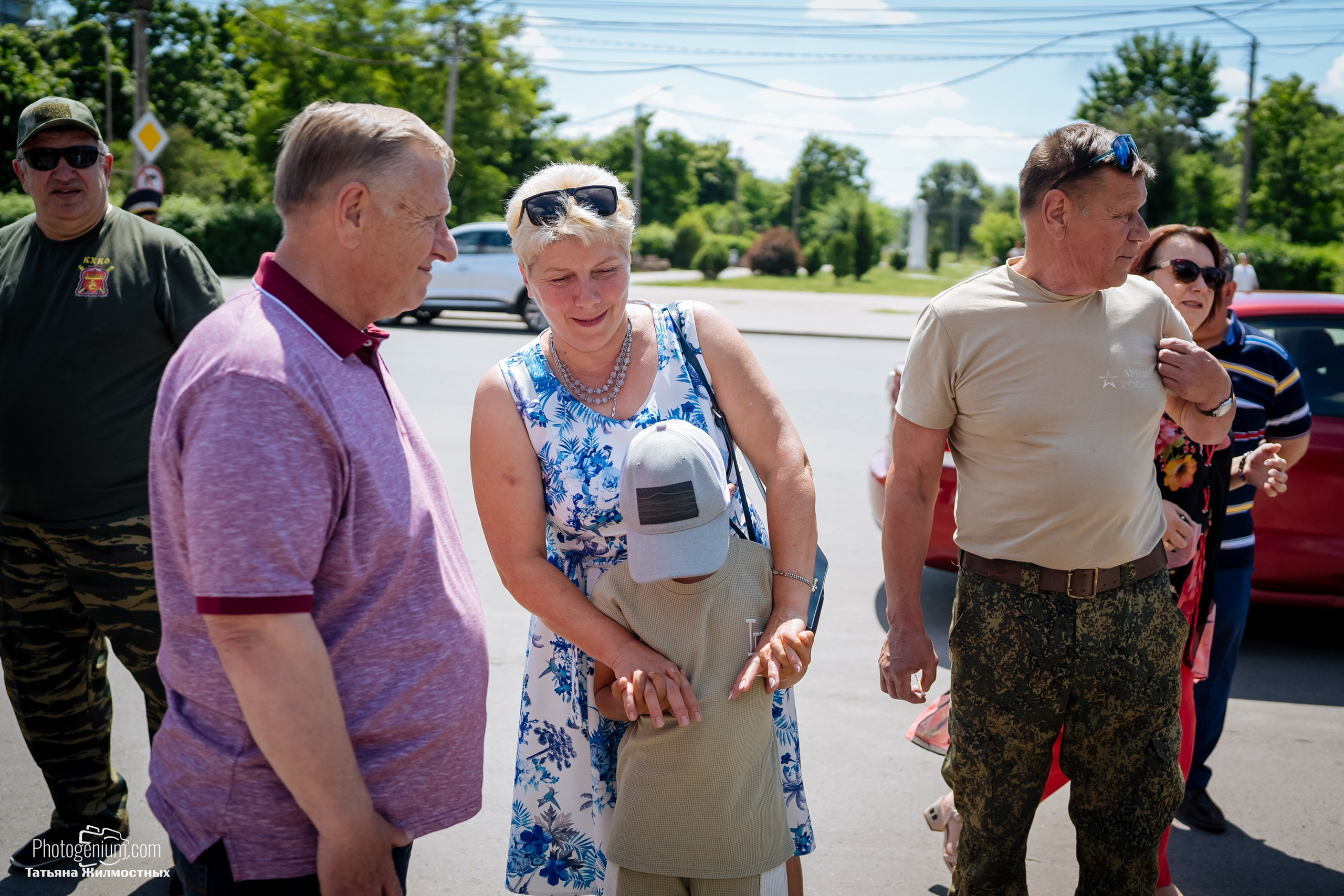8 июня «Патриоты из Курска» сбор гуманитарной помощи у кинотеатра «Родина». Фотограф Нижний Новгород Татьяна Кейод