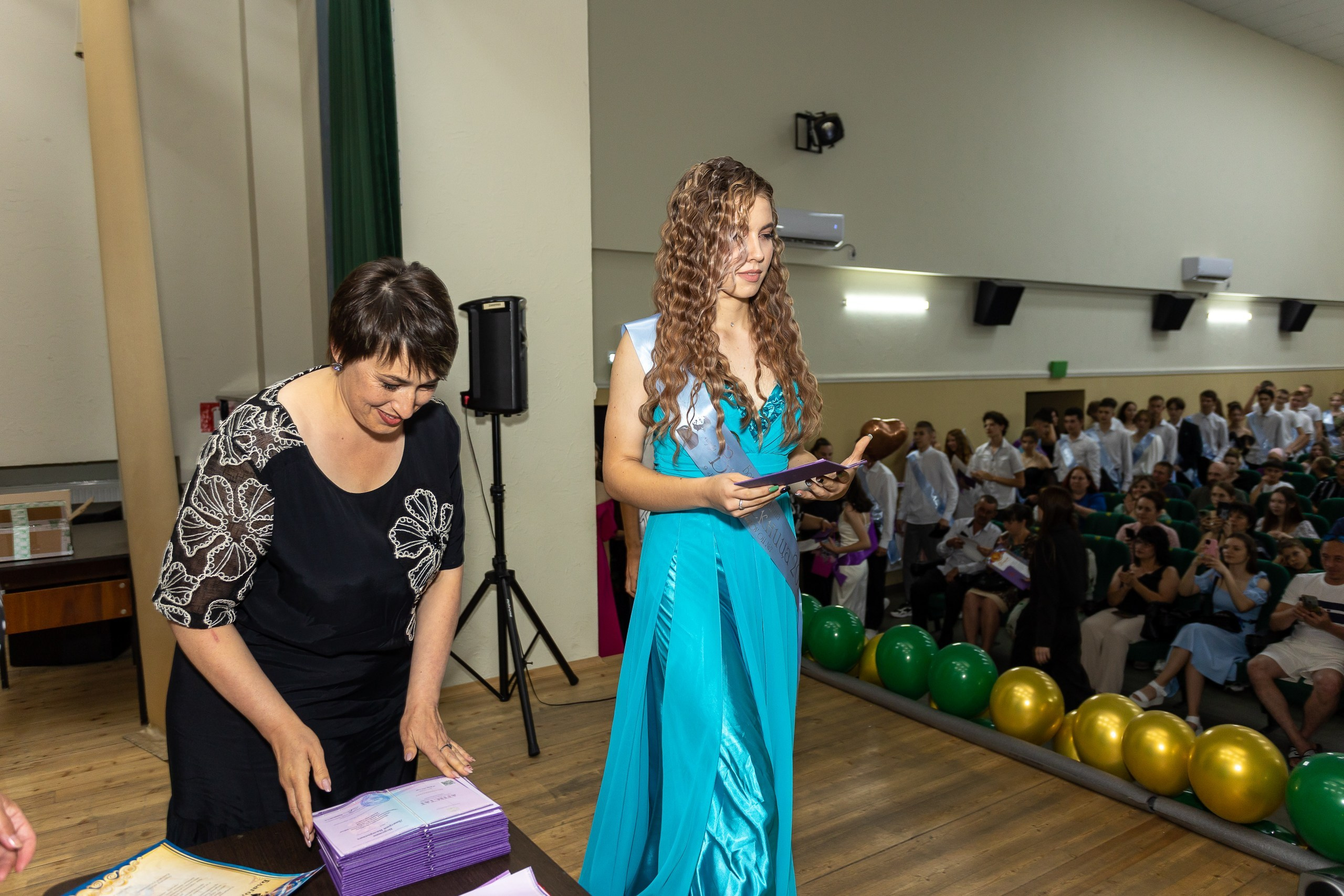 Вручение аттестата и выпускной вечер. Выпускные альбомы Майкоп, Краснодар Елена Золотарева