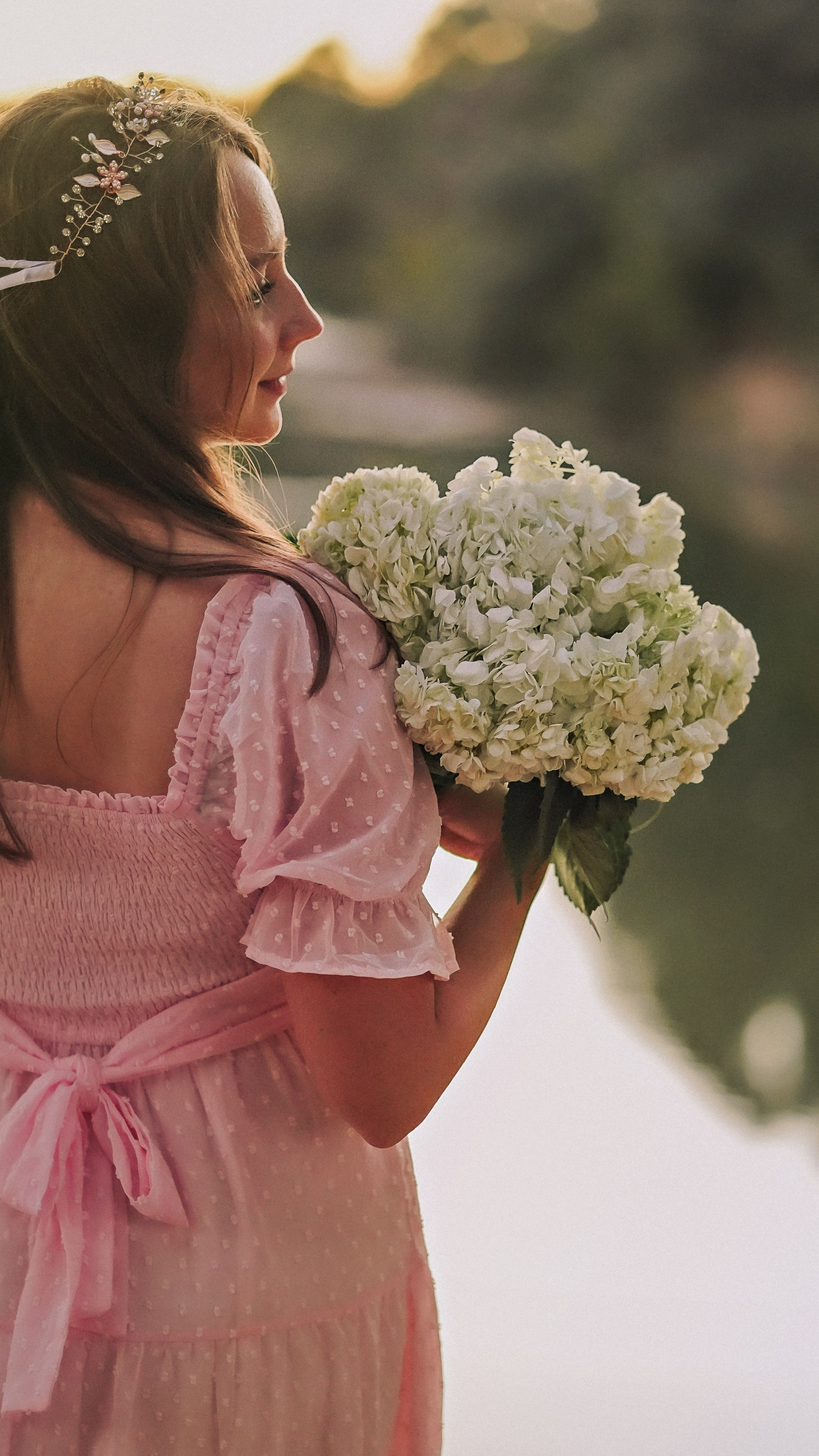 Family snuggles & smiles — cozy family photos