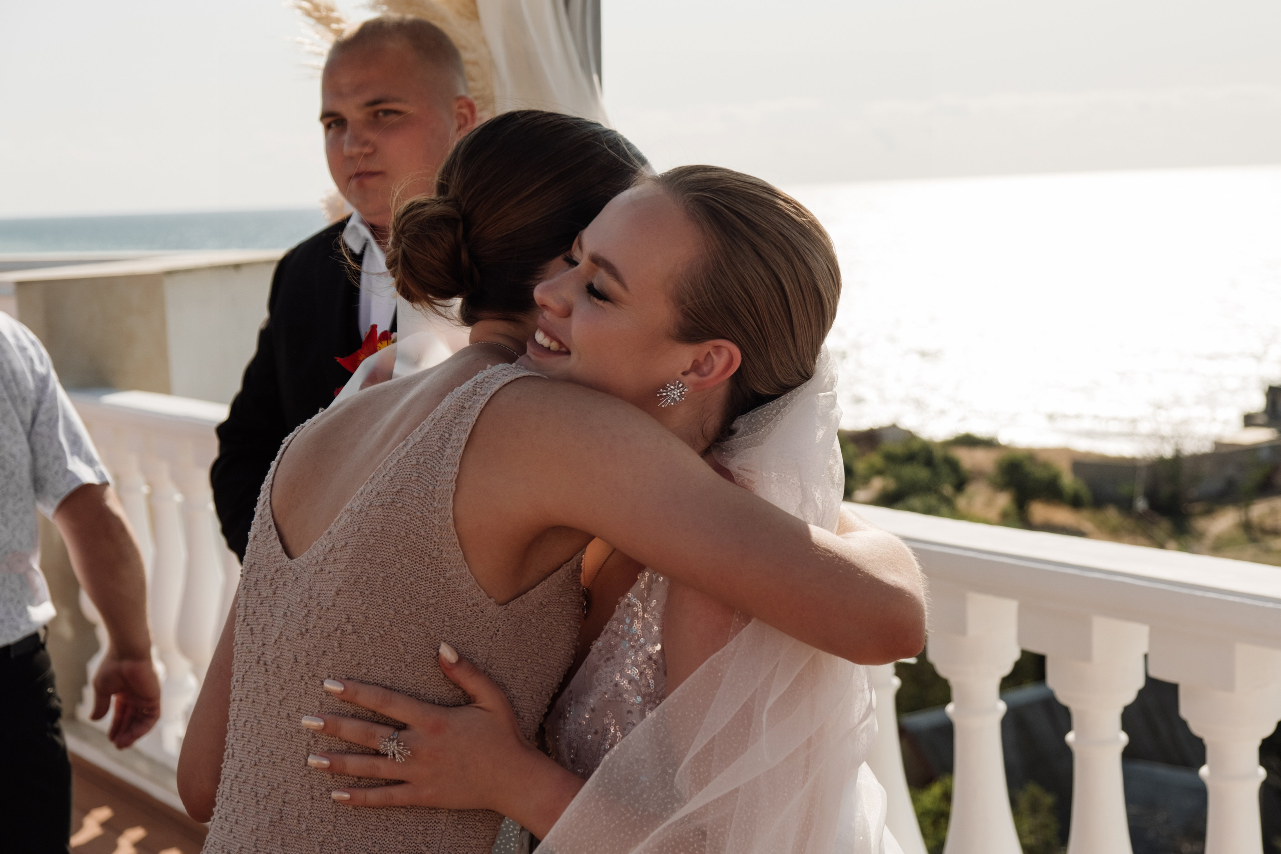 Свадебный ретопртаж. Профессиональная фотосъемка в Крыму. Натуральные эмоции и живые кадры. Забронируйте дату прямо сейчас!