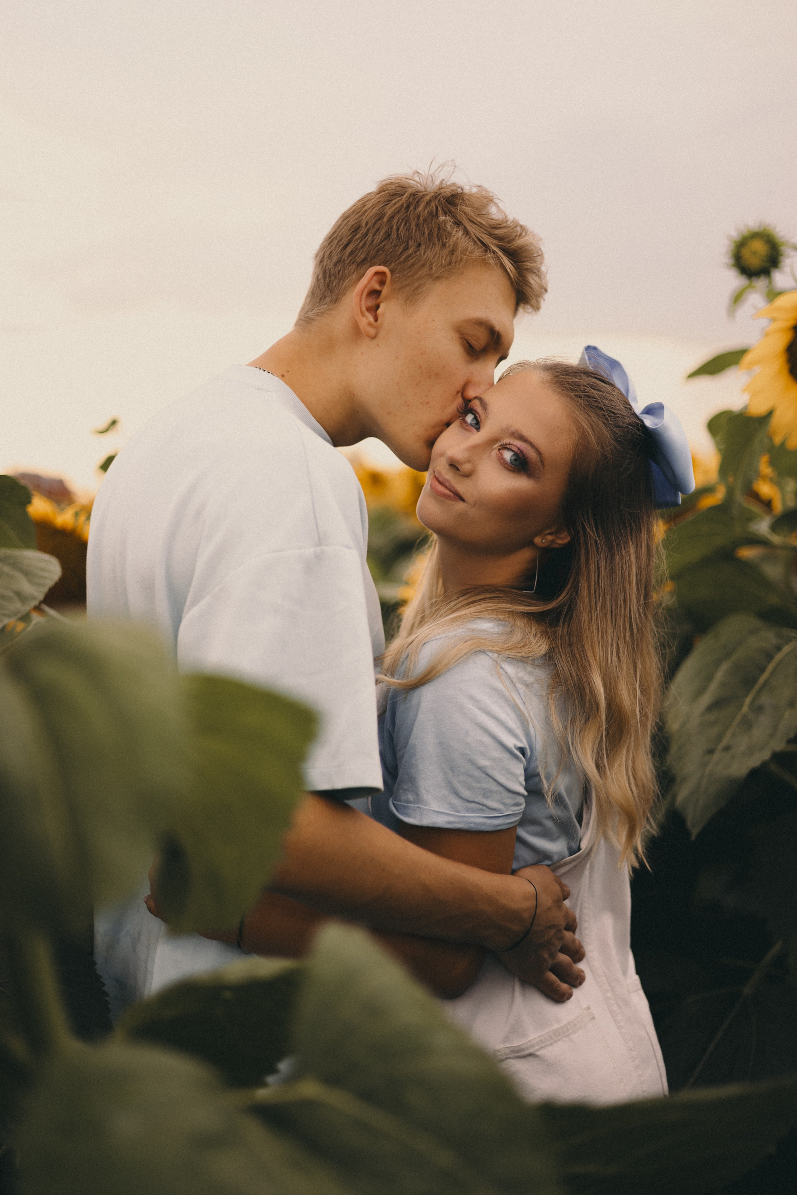 Михаил и Валерия | Подсолнухи. Фотограф Мария Лаенко
