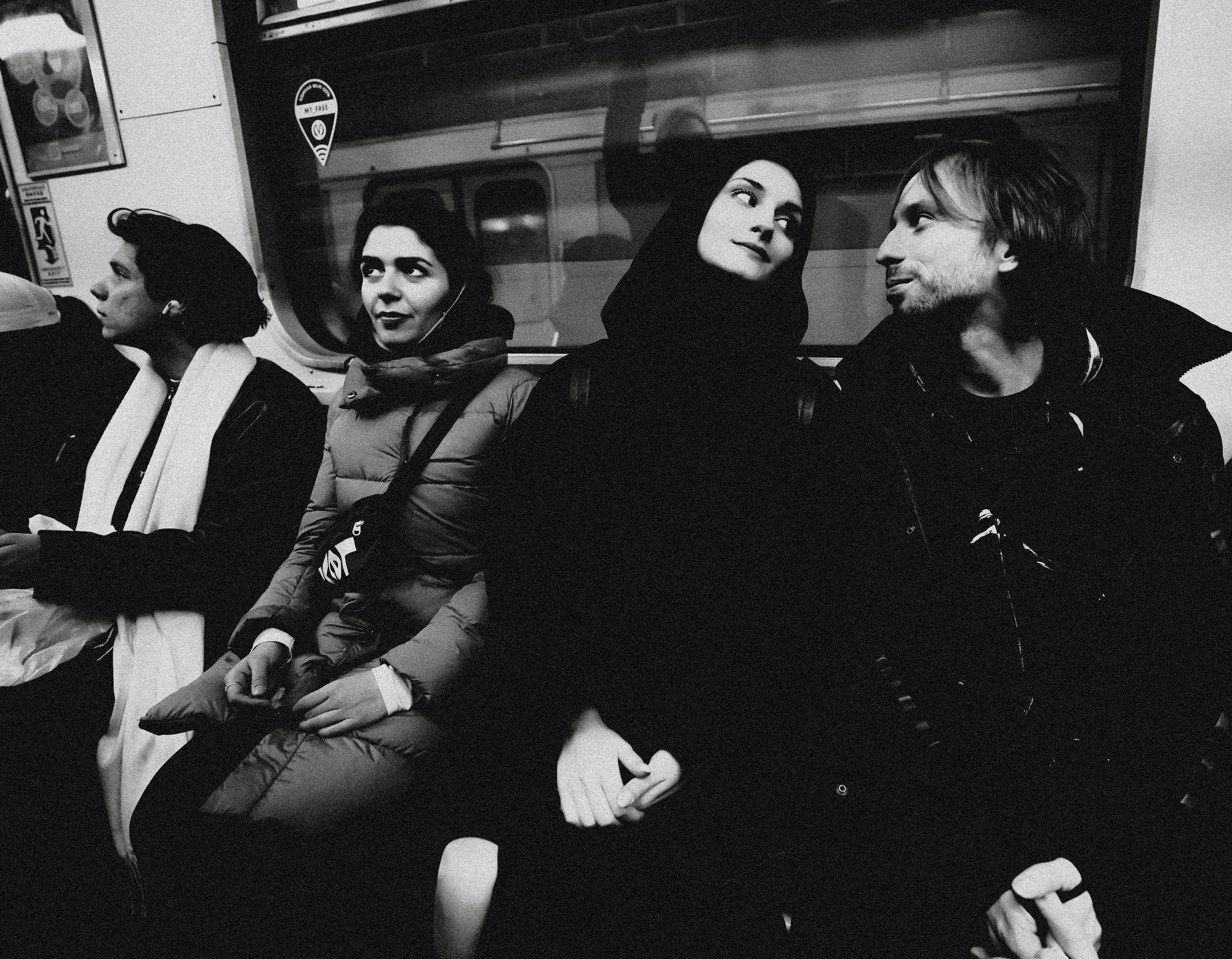 2021. Стрит-фотография, полная абсурда, идиотизма и красоты