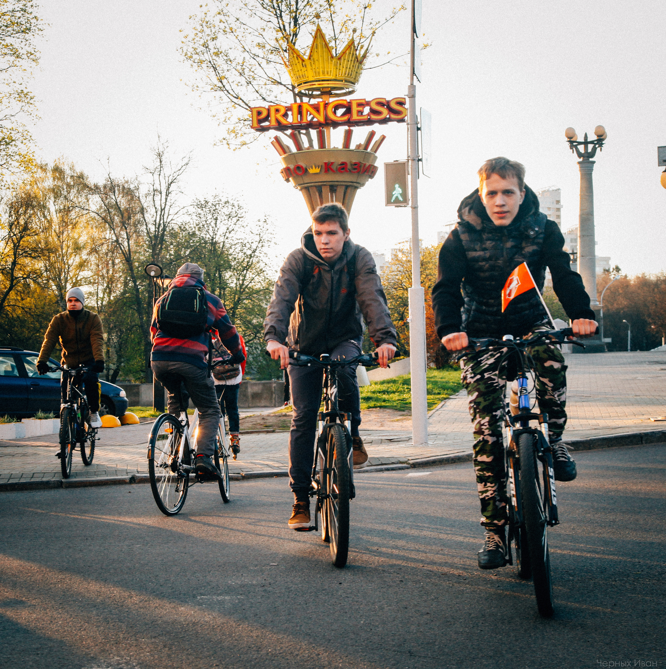 МИНСК. Стрит-фотография, полная абсурда, идиотизма и красоты