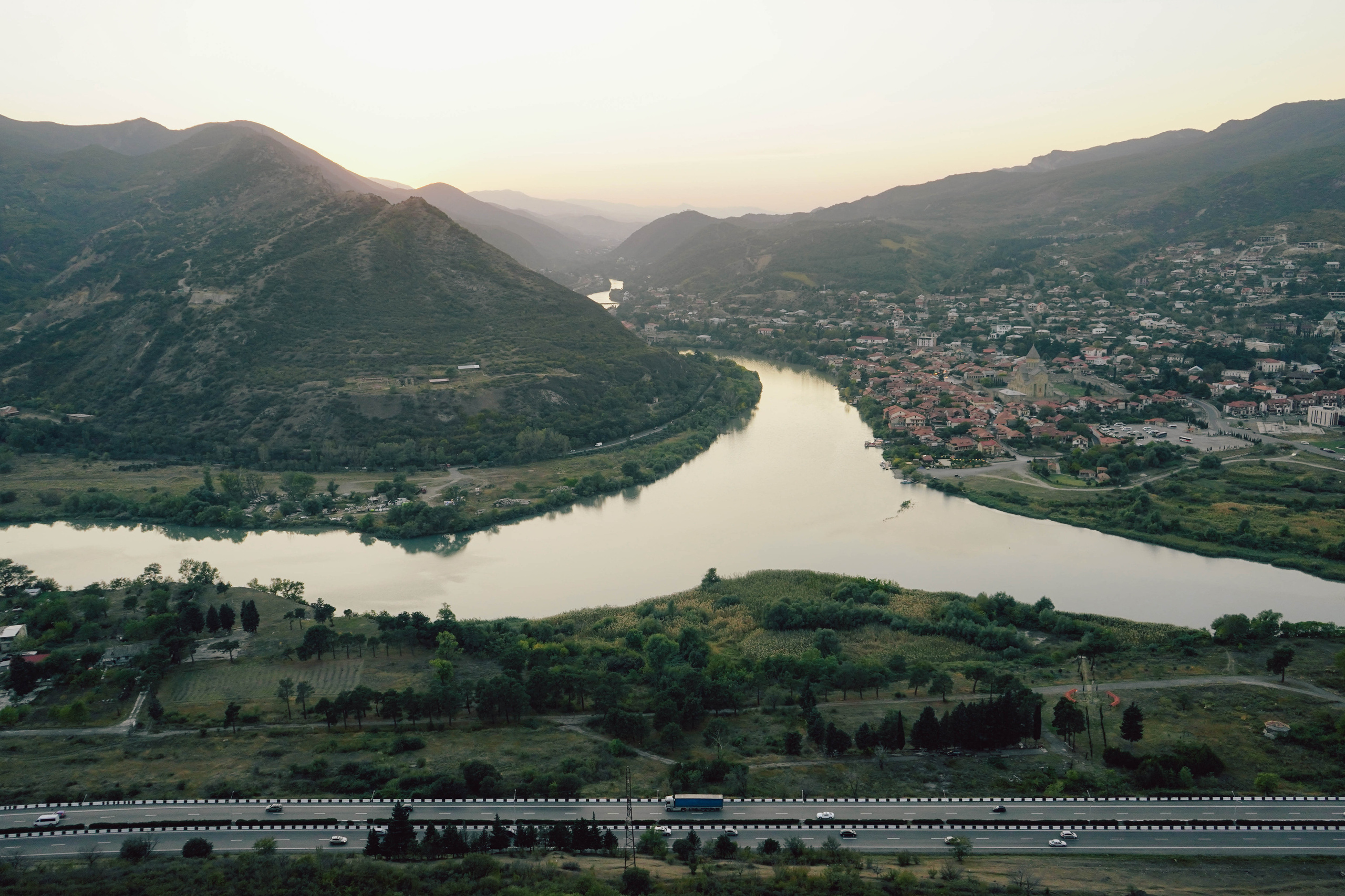 ГРУЗИЯ. Стрит-фотография, полная абсурда, идиотизма и красоты