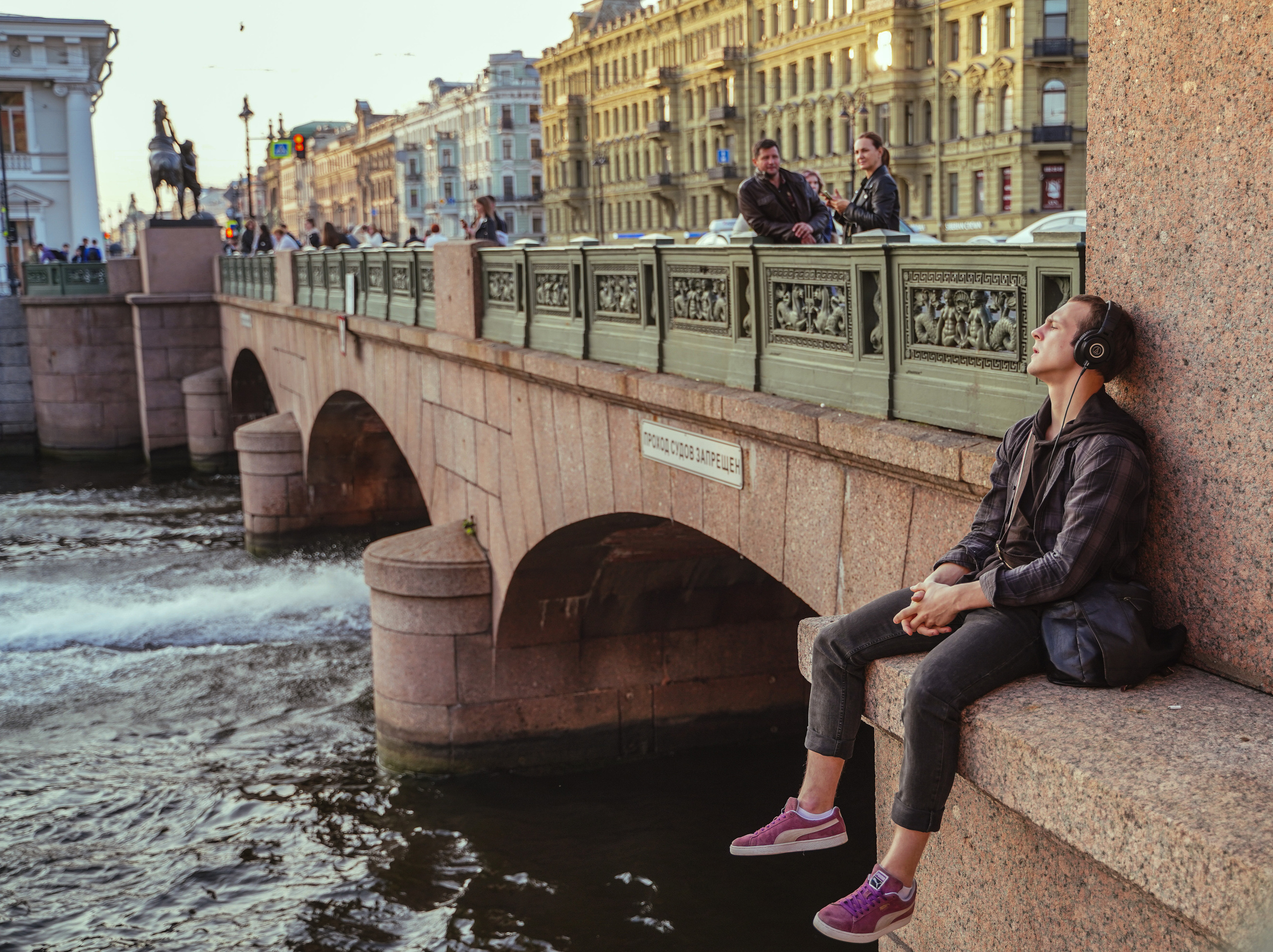 2020. Стрит-фотография, полная абсурда, идиотизма и красоты