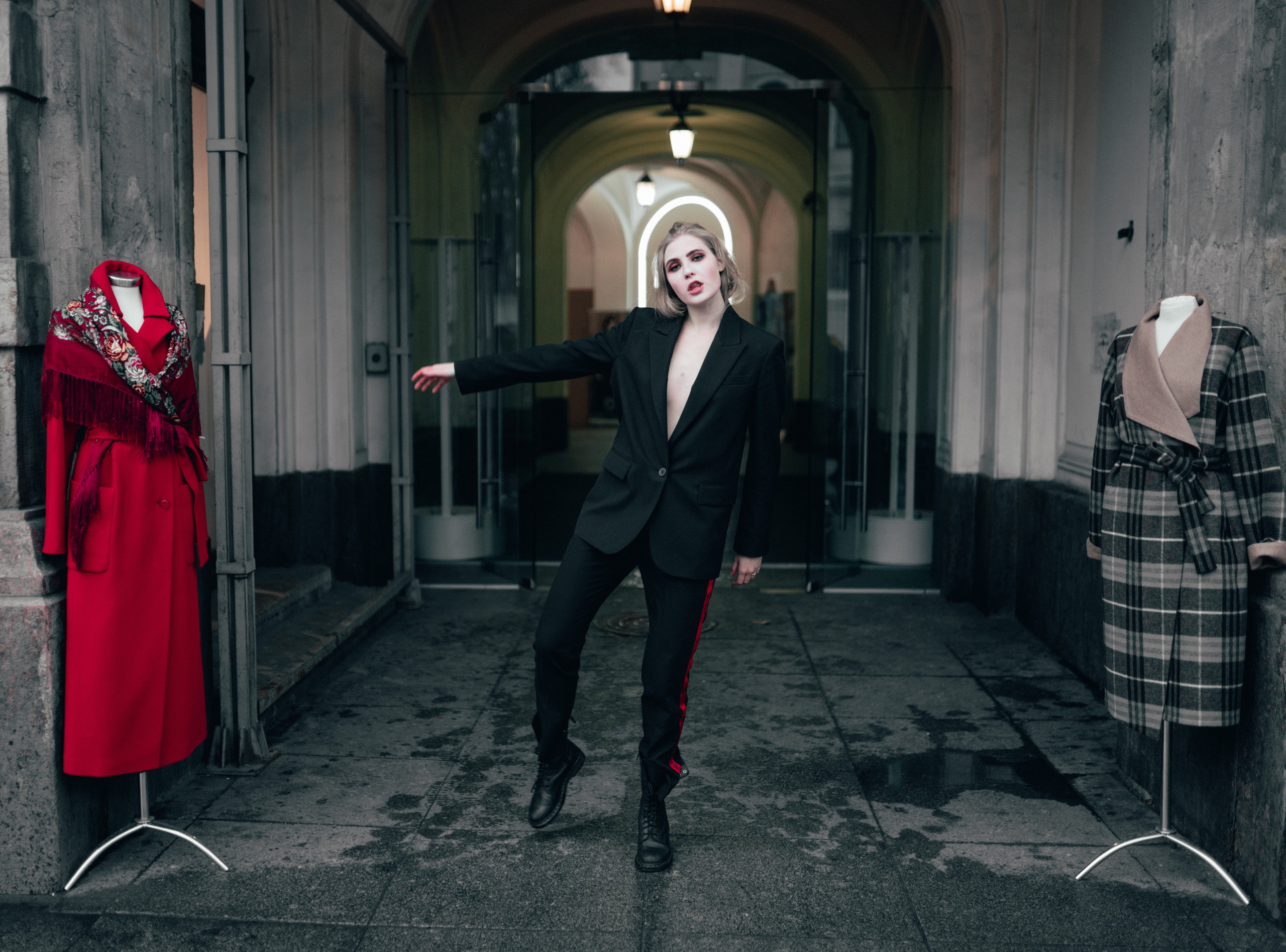 ЗАЧЕМ-ТО. Стрит-фотография, полная абсурда, идиотизма и красоты