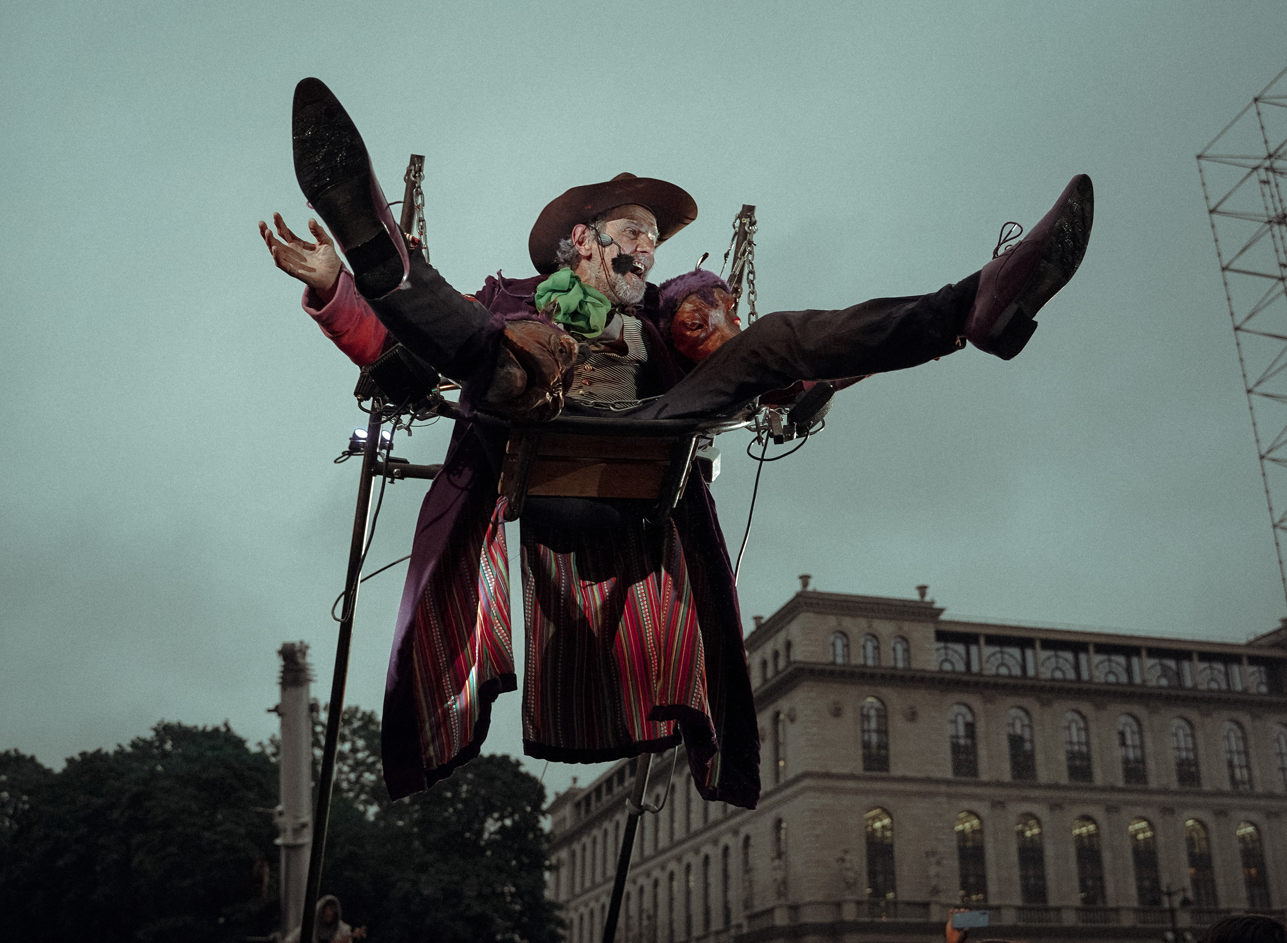 2019. Стрит-фотография, полная абсурда, идиотизма и красоты