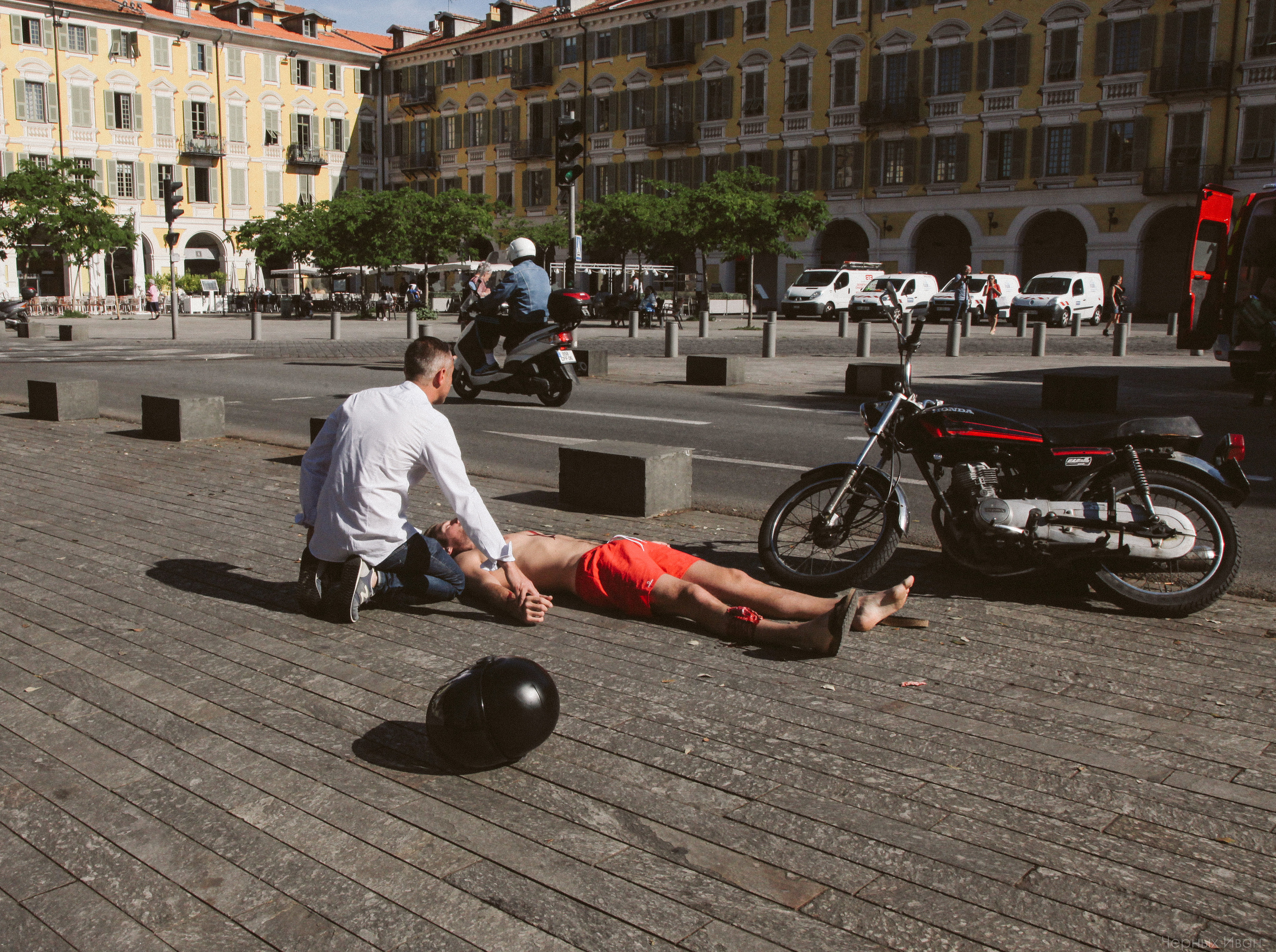 ФРАНЦИЯ. Стрит-фотография, полная абсурда, идиотизма и красоты