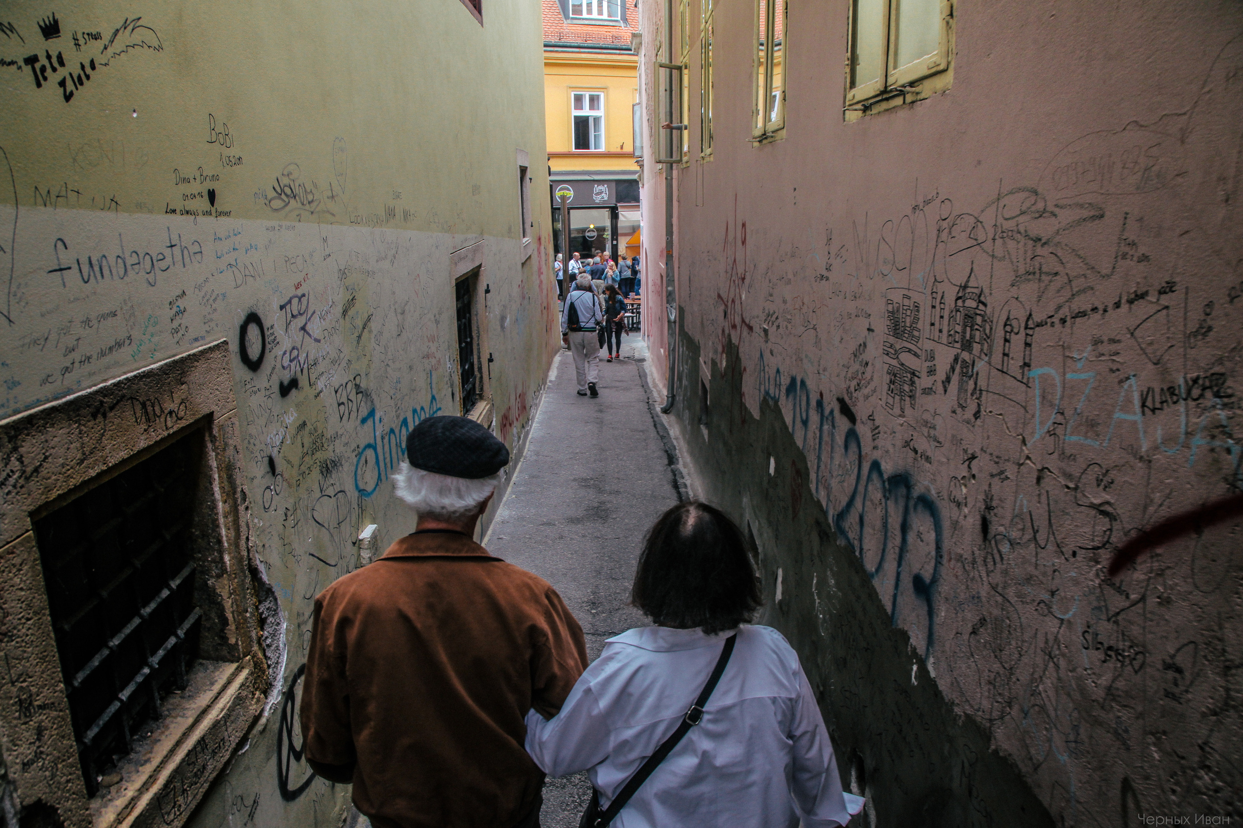 ЗАГРЕБ. Стрит-фотография, полная абсурда, идиотизма и красоты