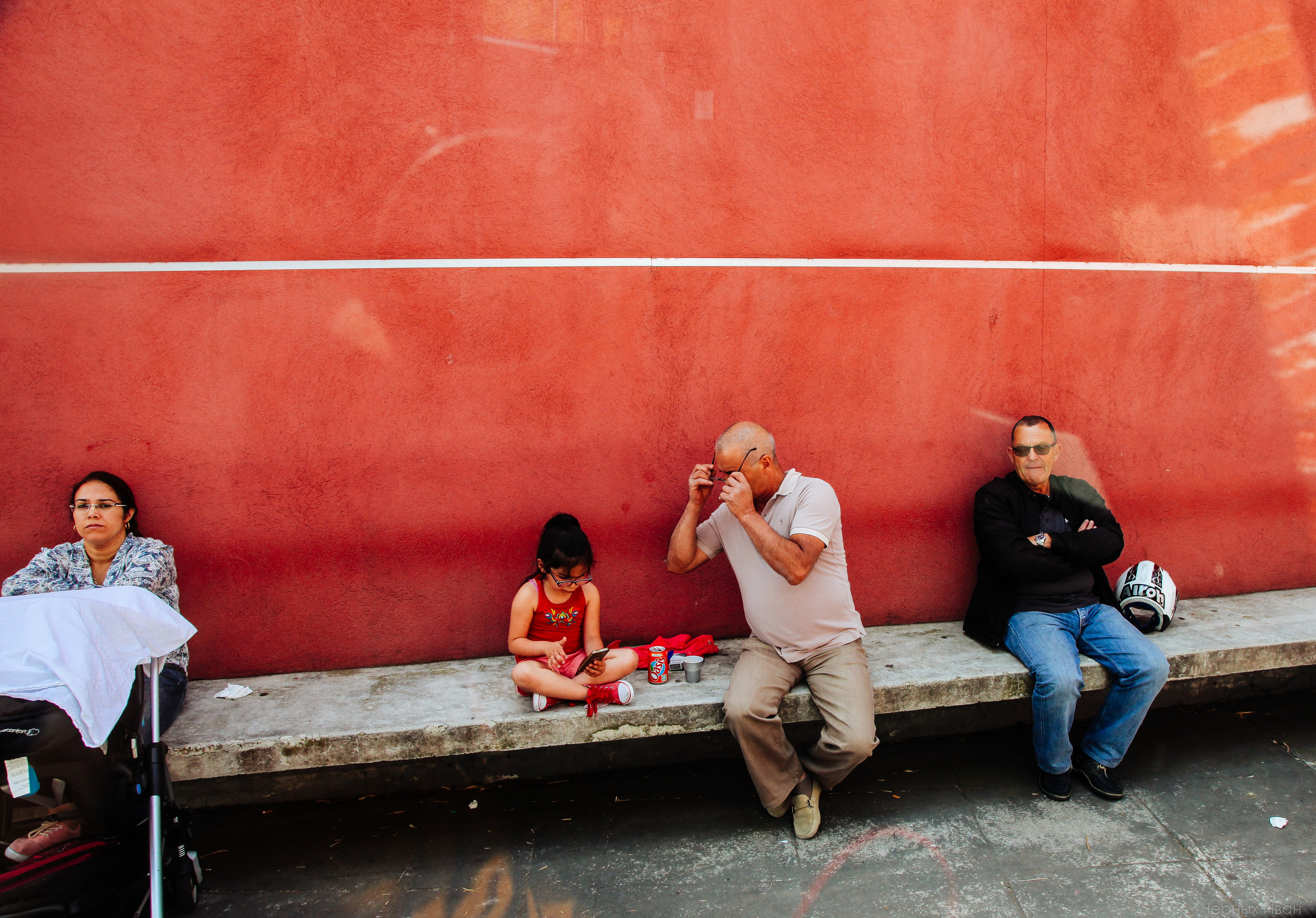 ФРАНЦИЯ. Стрит-фотография, полная абсурда, идиотизма и красоты