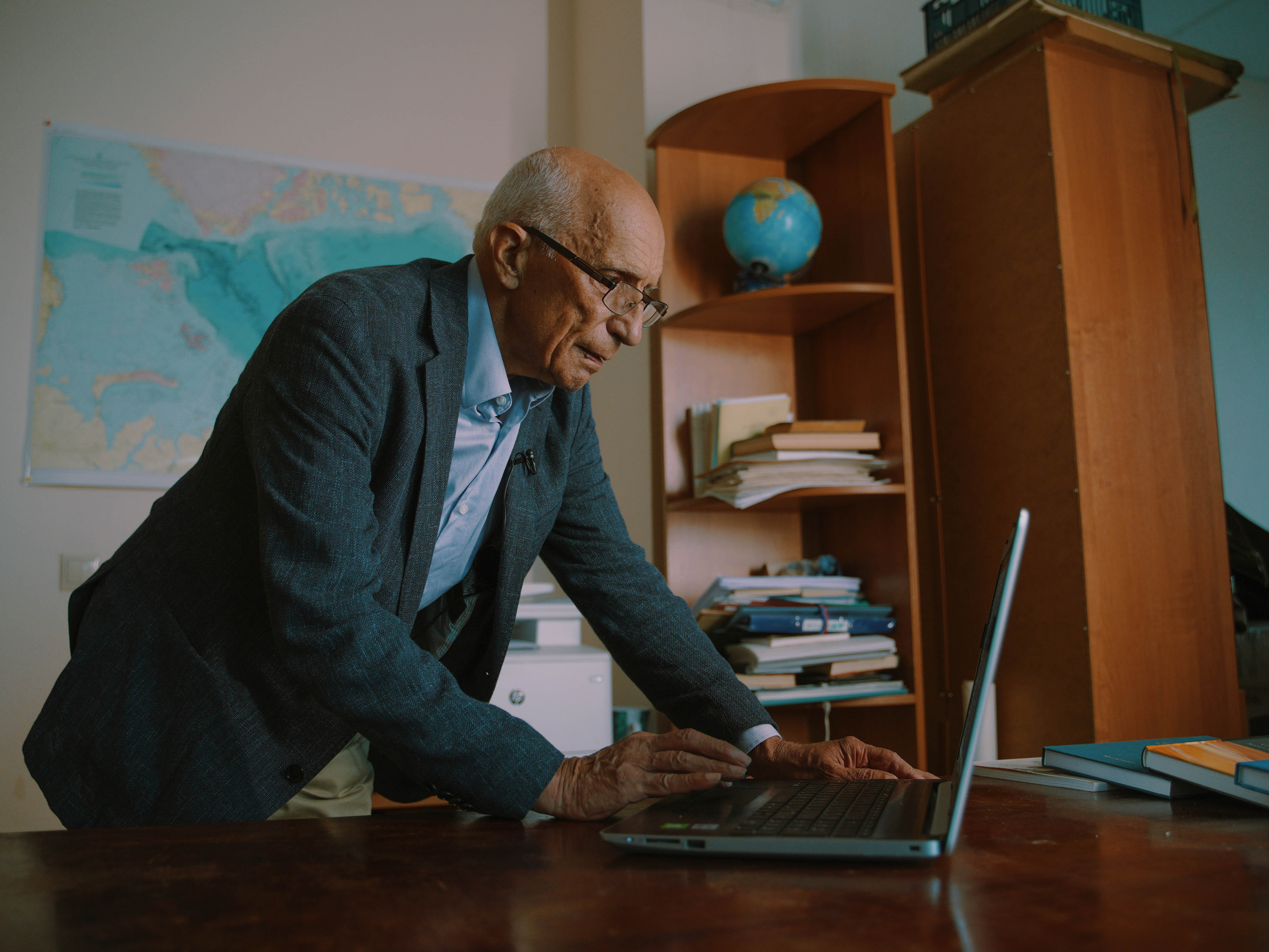 2022. Стрит-фотография, полная абсурда, идиотизма и красоты