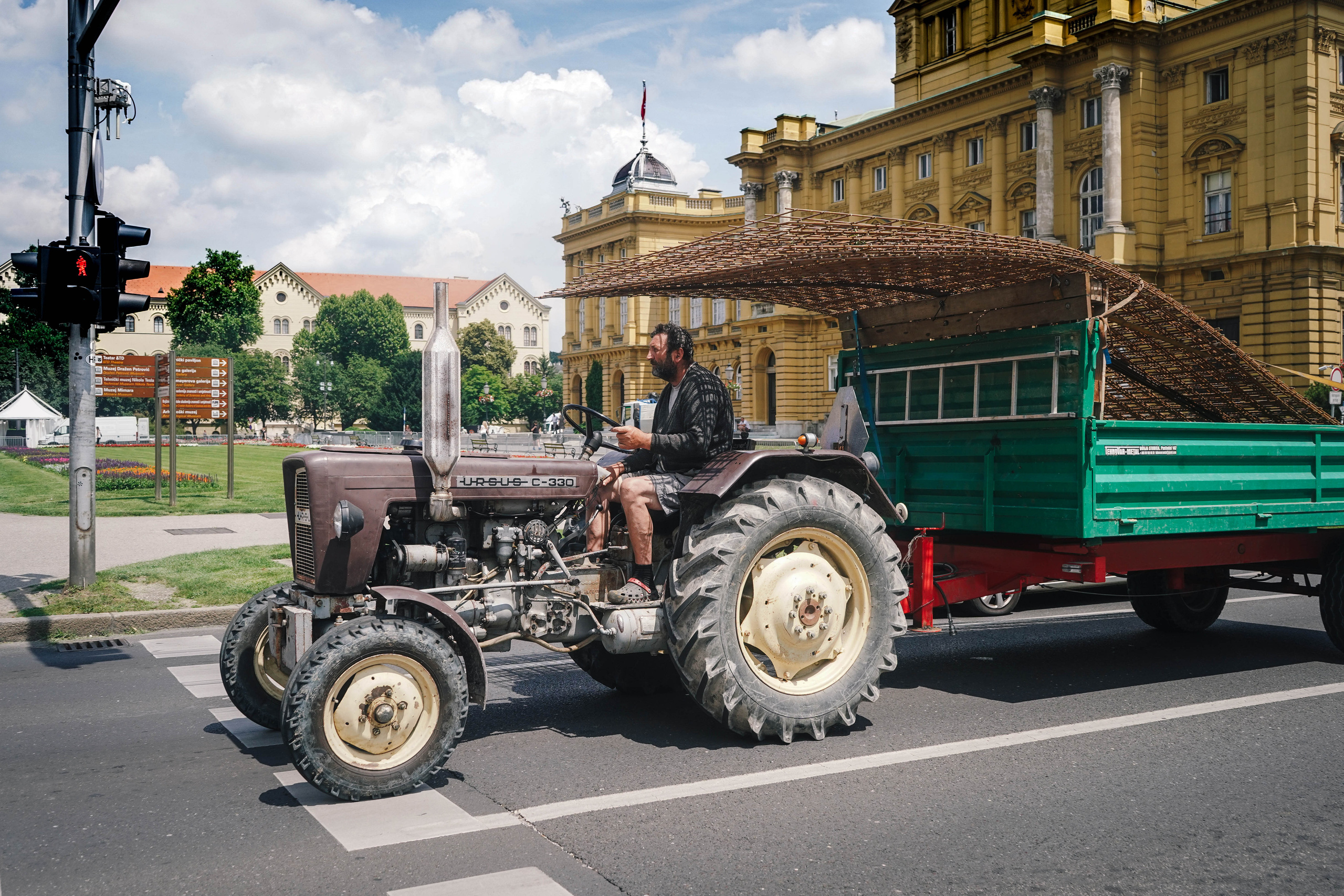 ЗАГРЕБ. Стрит-фотография, полная абсурда, идиотизма и красоты