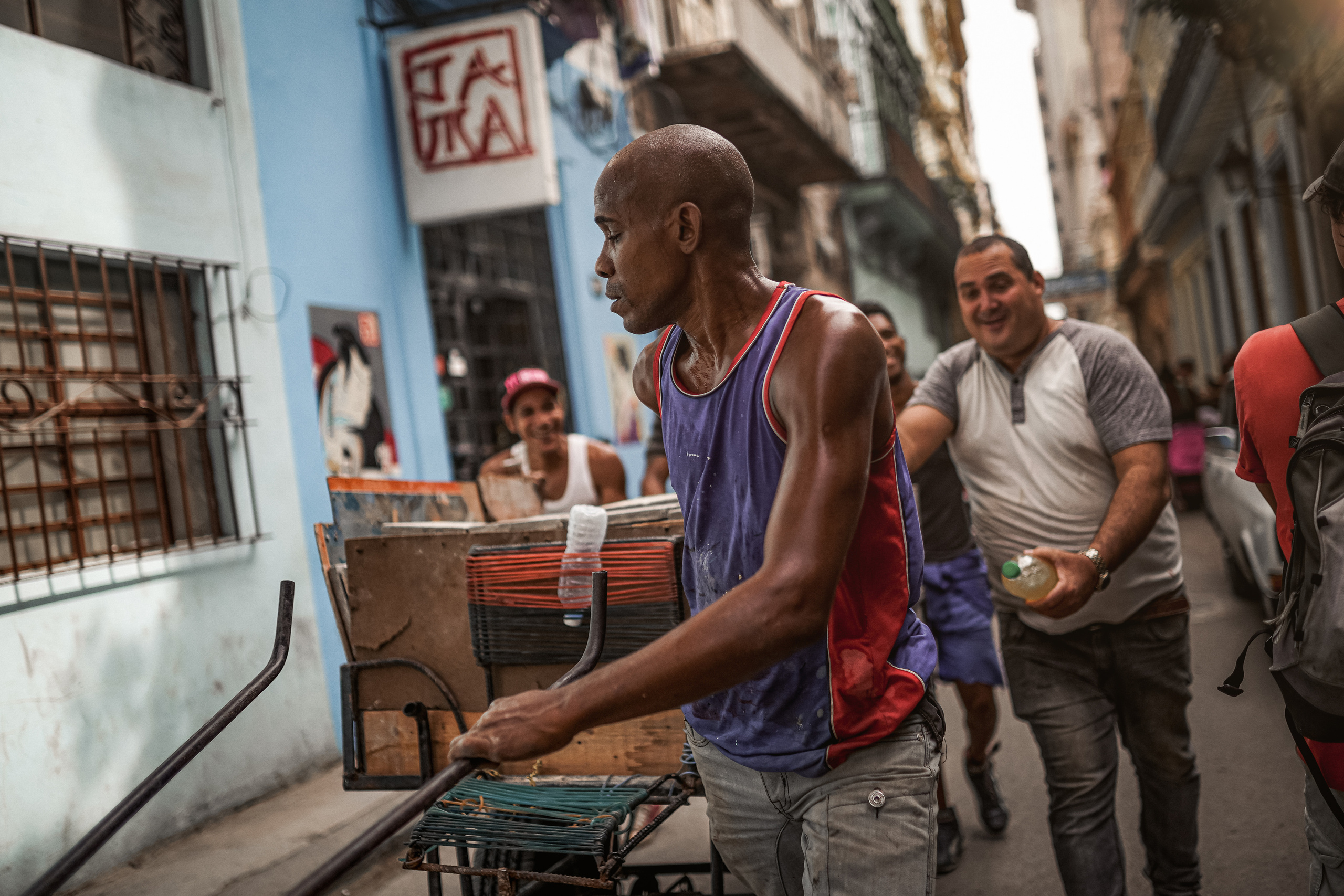 КУБА. Стрит-фотография, полная абсурда, идиотизма и красоты