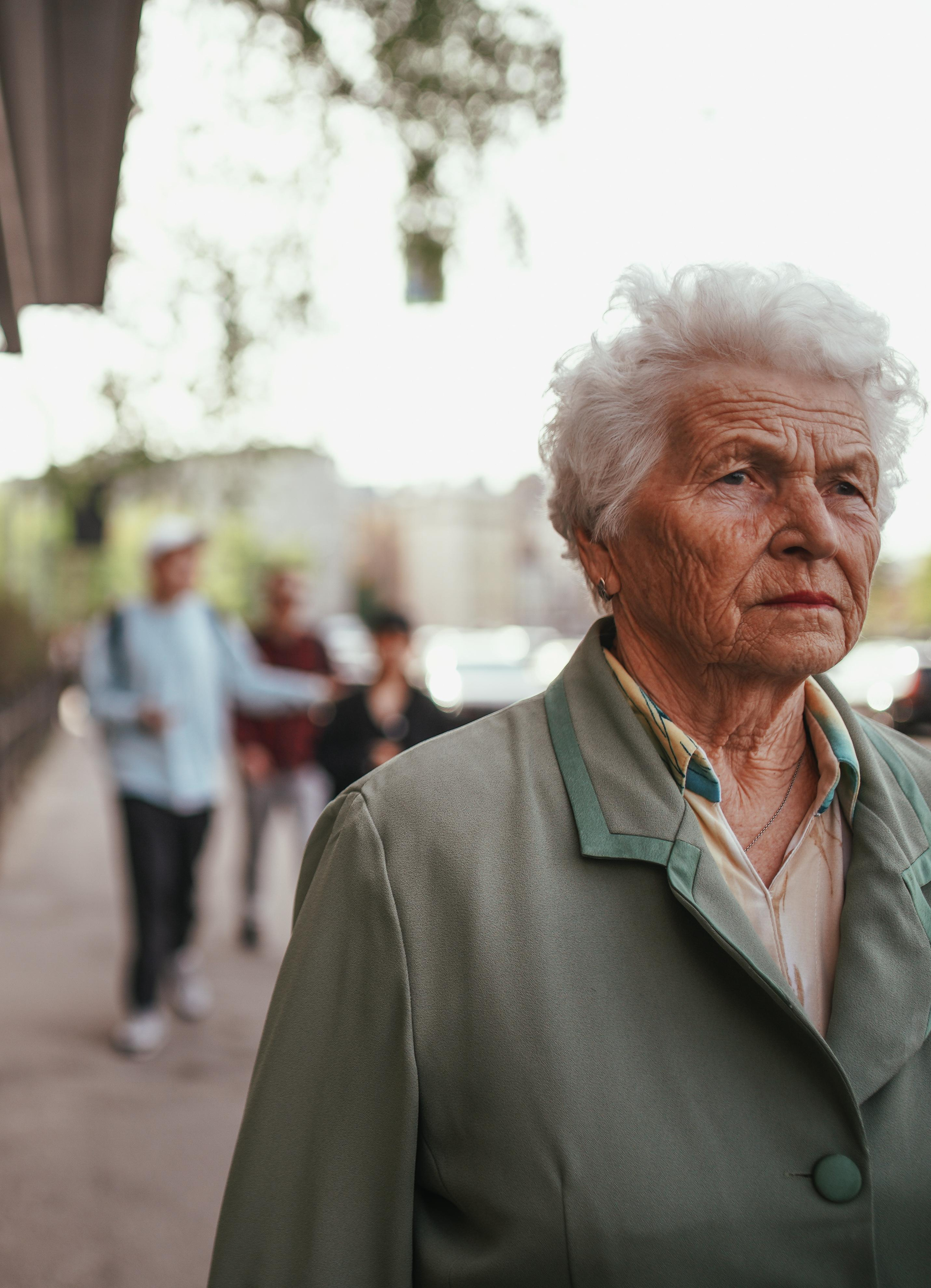 2022. Стрит-фотография, полная абсурда, идиотизма и красоты