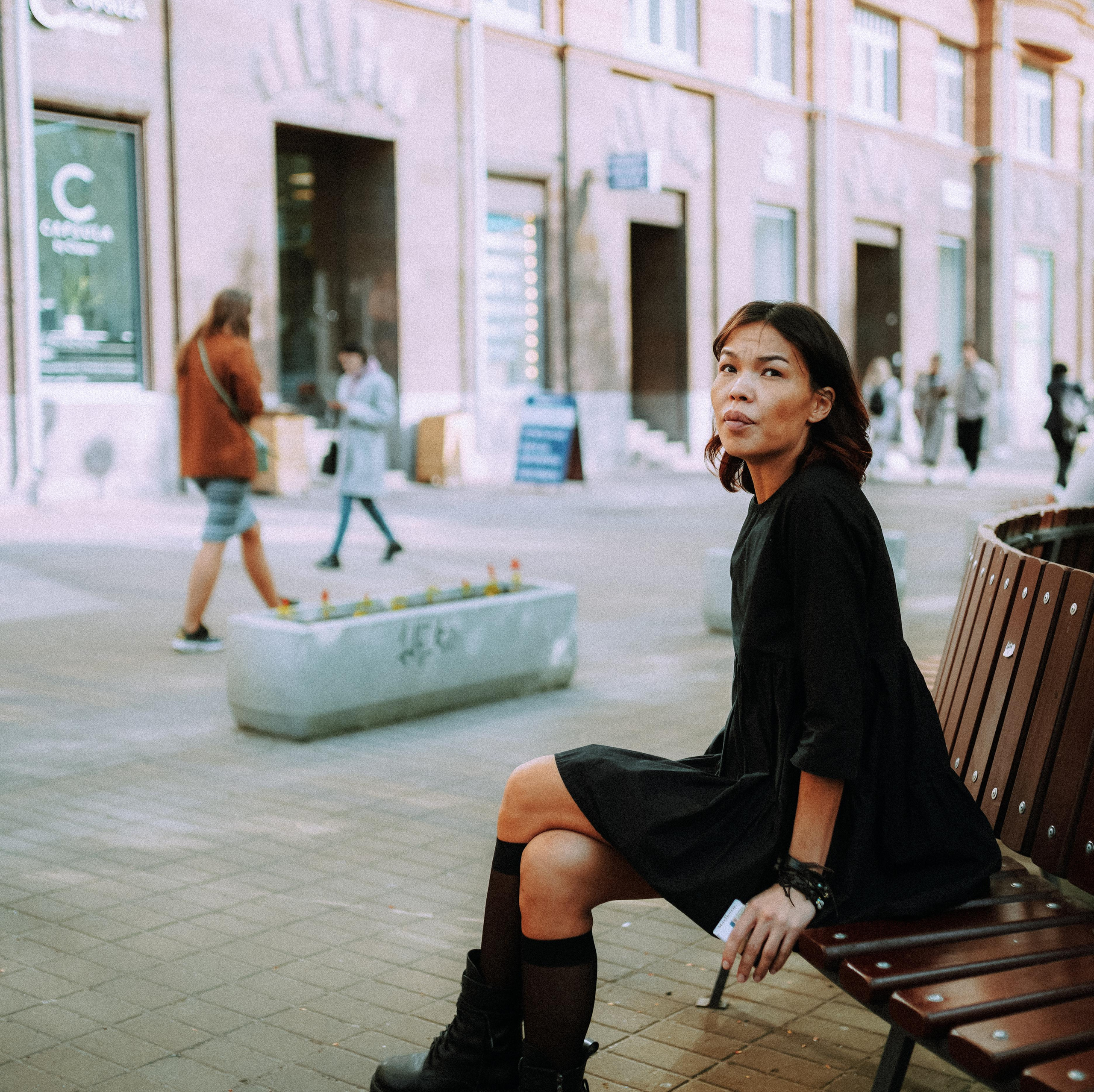 2022. Стрит-фотография, полная абсурда, идиотизма и красоты