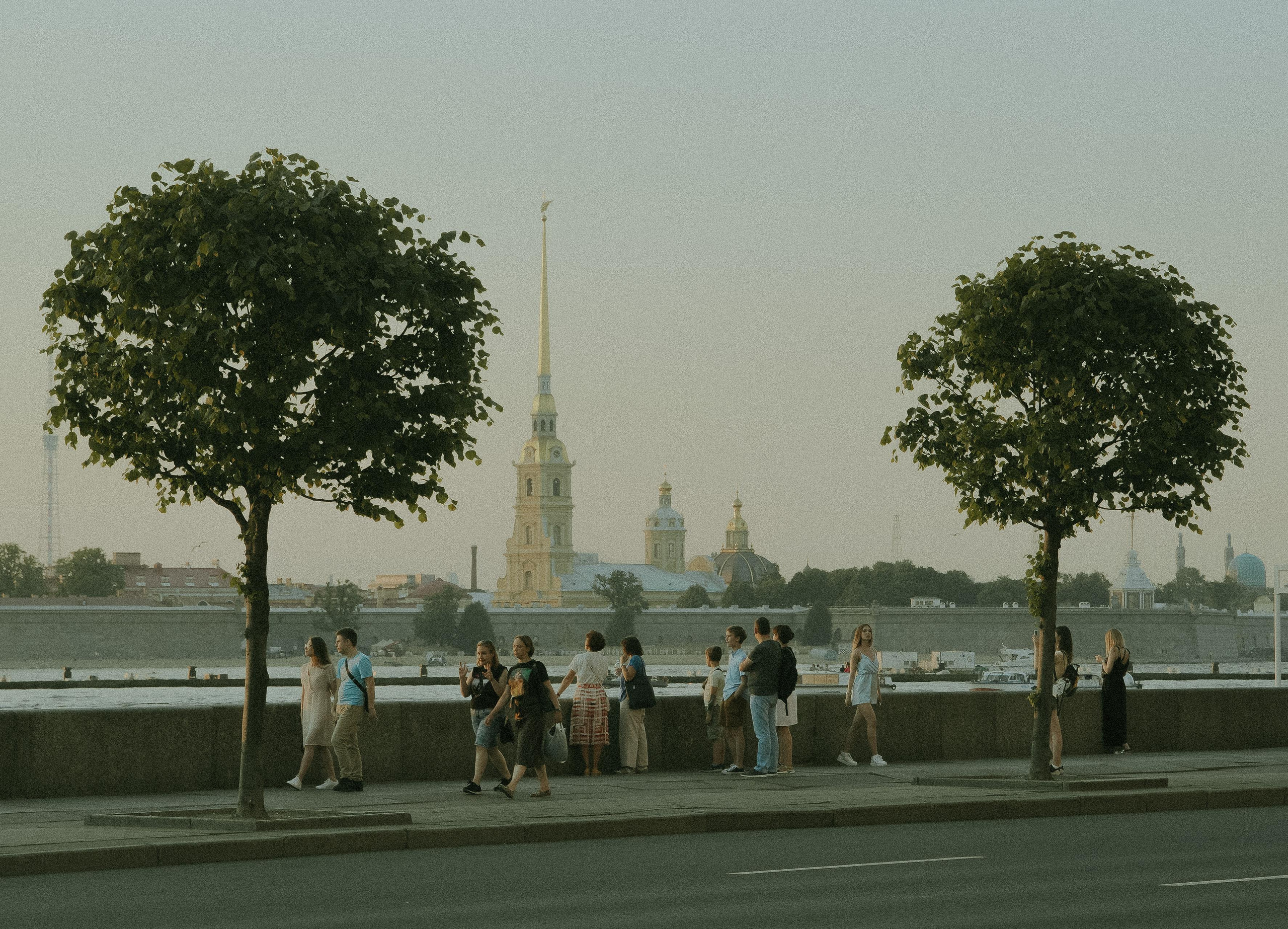 2021. Стрит-фотография, полная абсурда, идиотизма и красоты