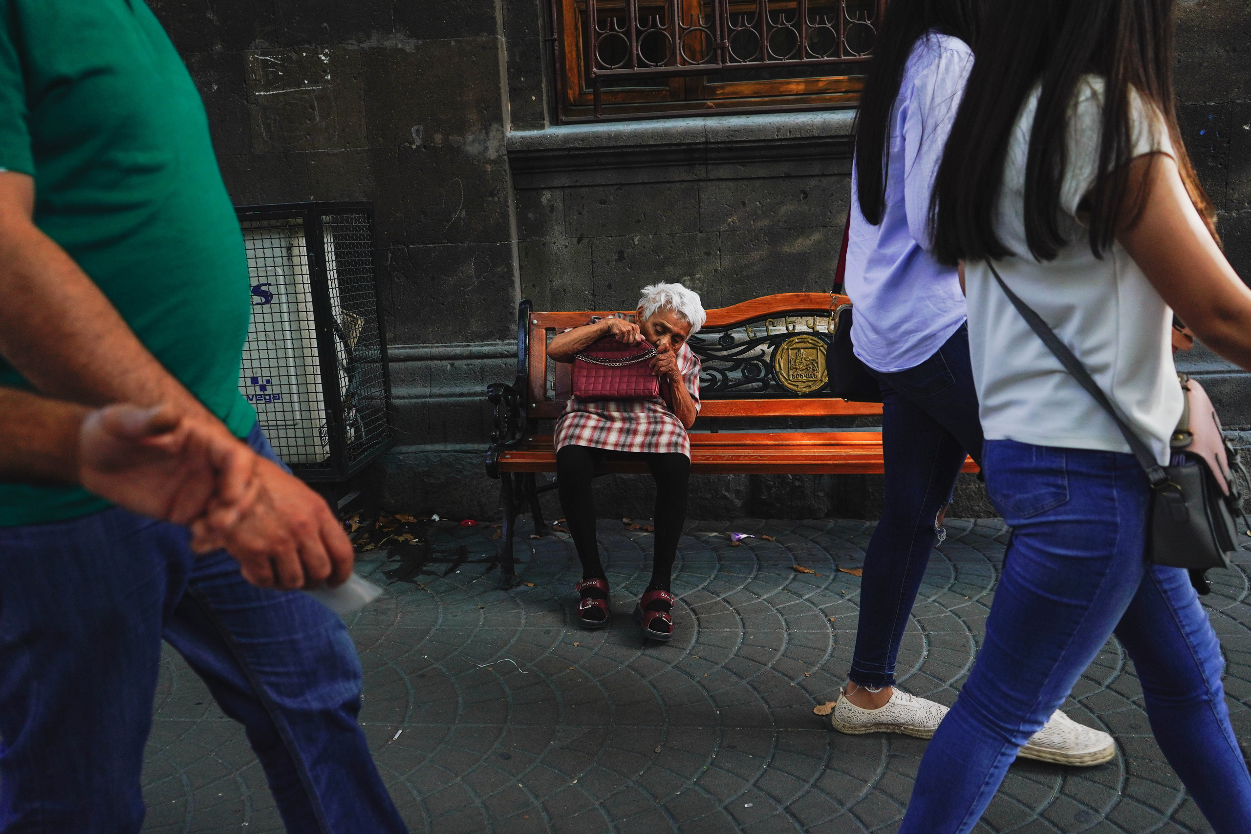 2018. Стрит-фотография, полная абсурда, идиотизма и красоты