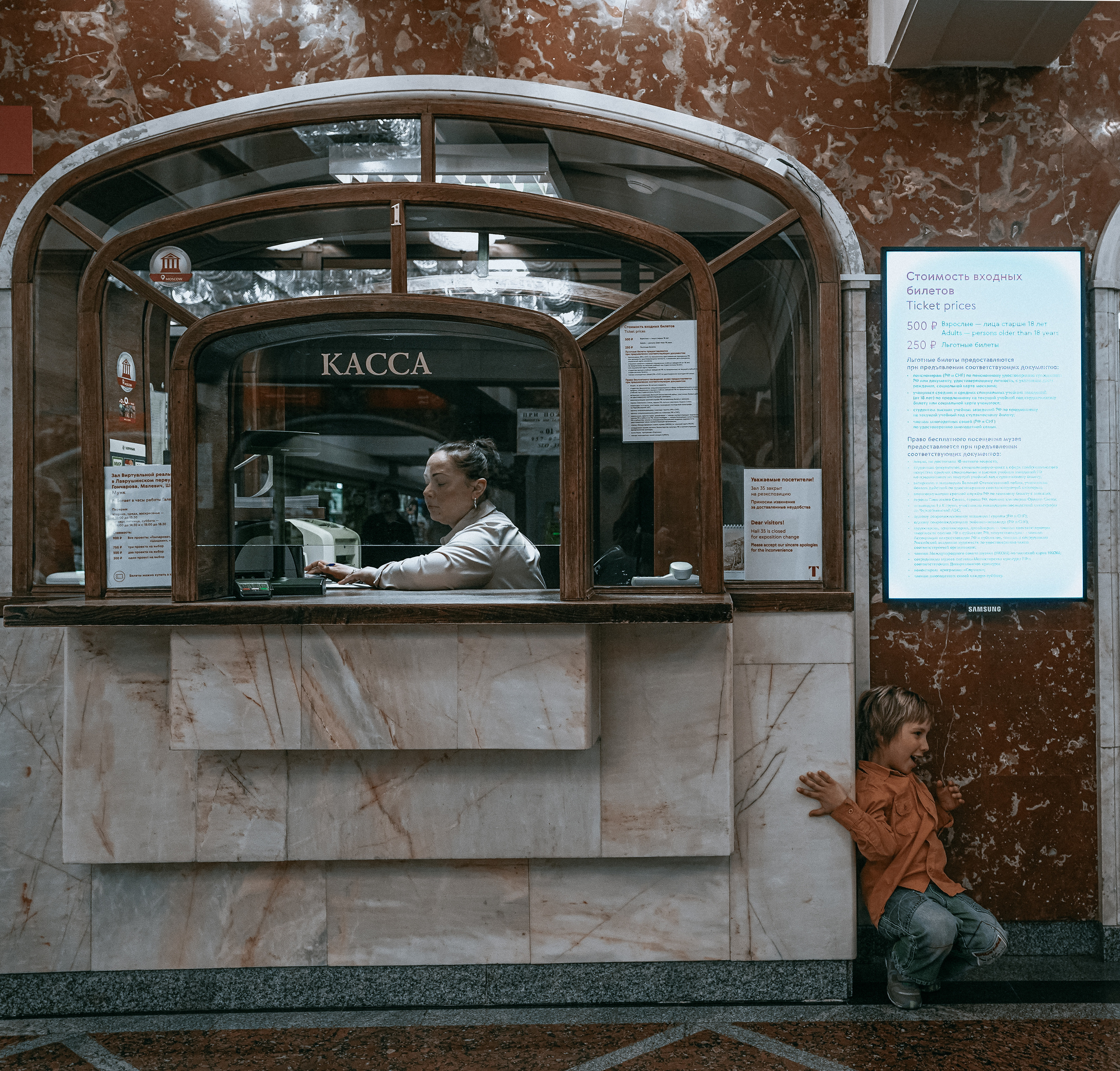 2020. Стрит-фотография, полная абсурда, идиотизма и красоты