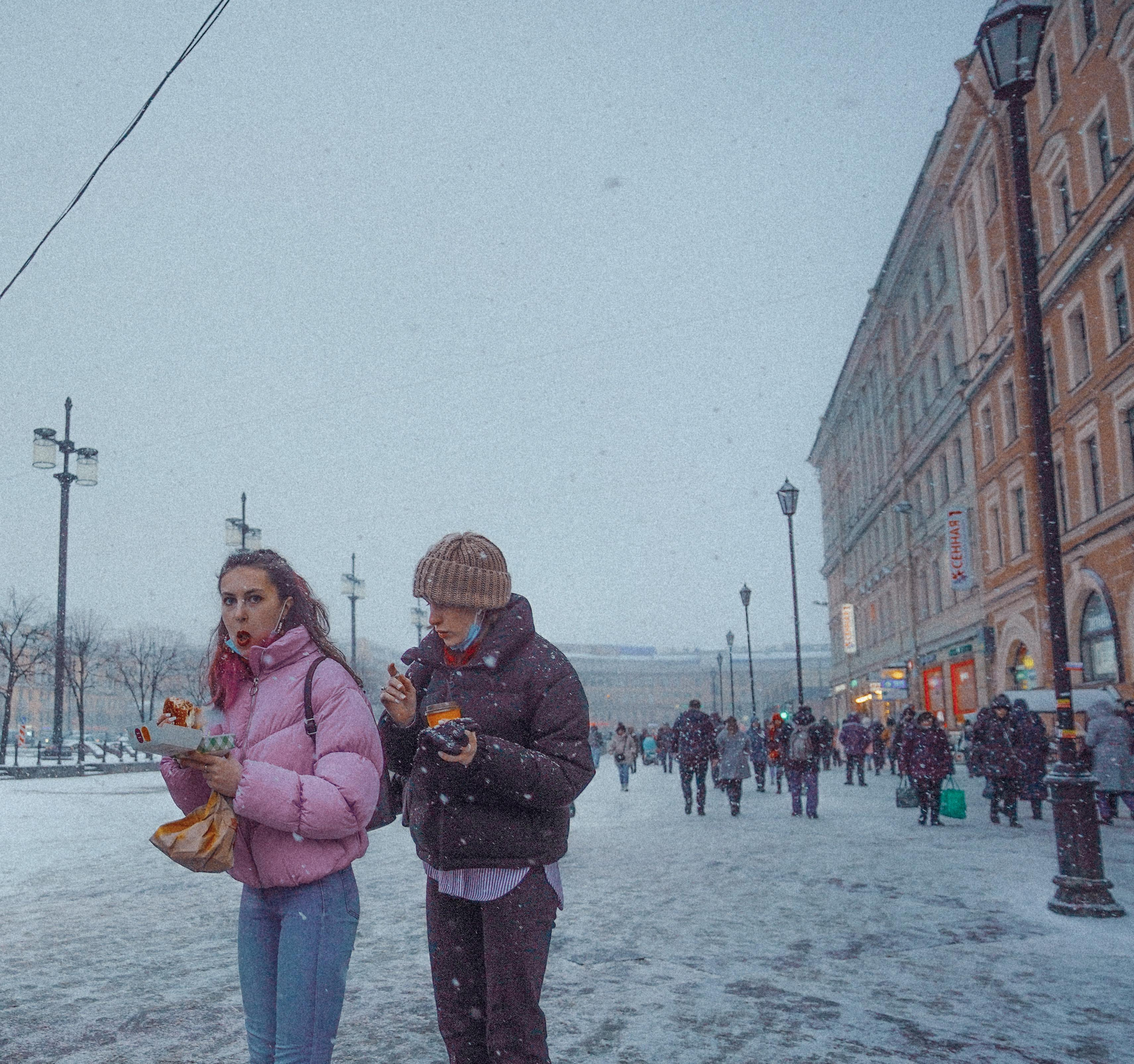 2021. Стрит-фотография, полная абсурда, идиотизма и красоты