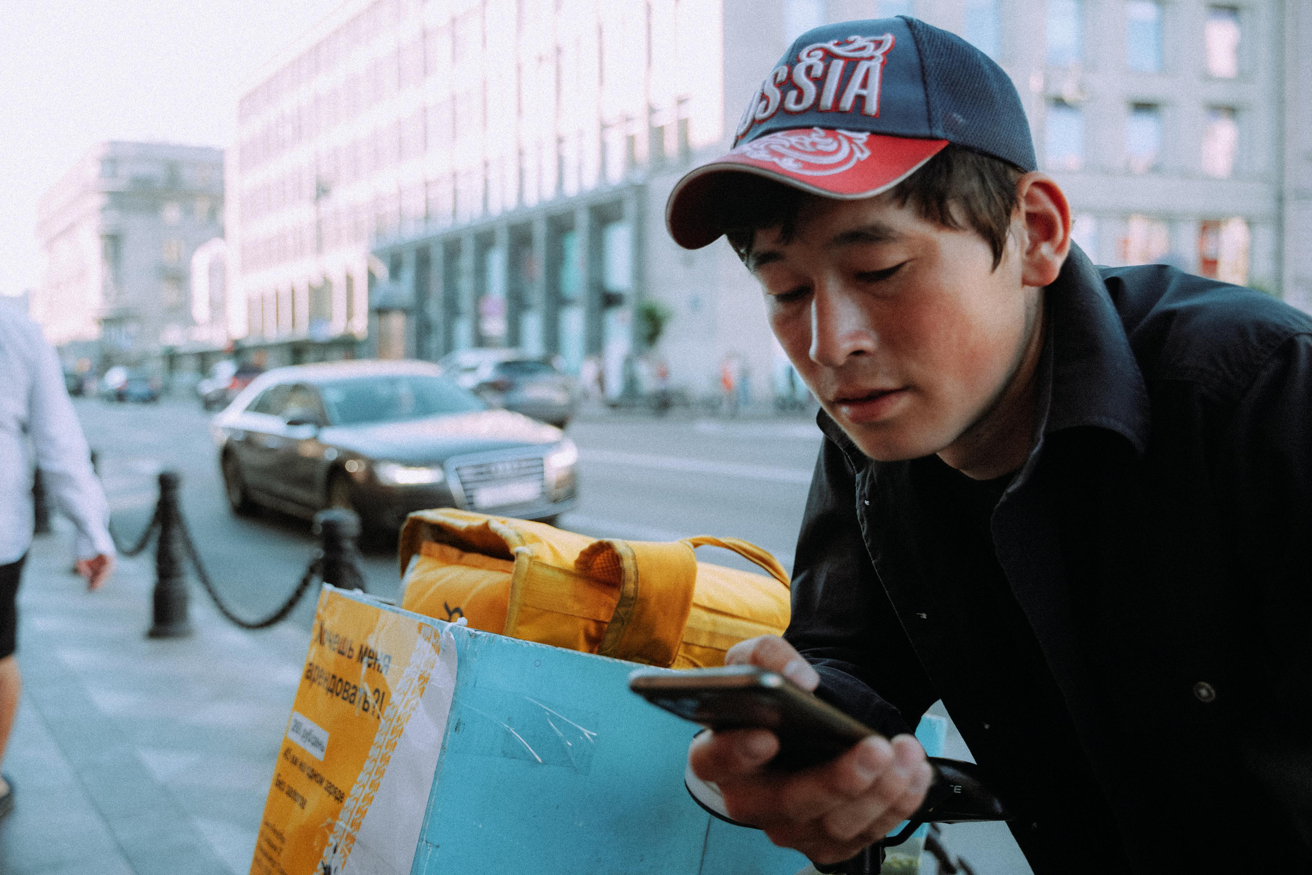 2022. Стрит-фотография, полная абсурда, идиотизма и красоты