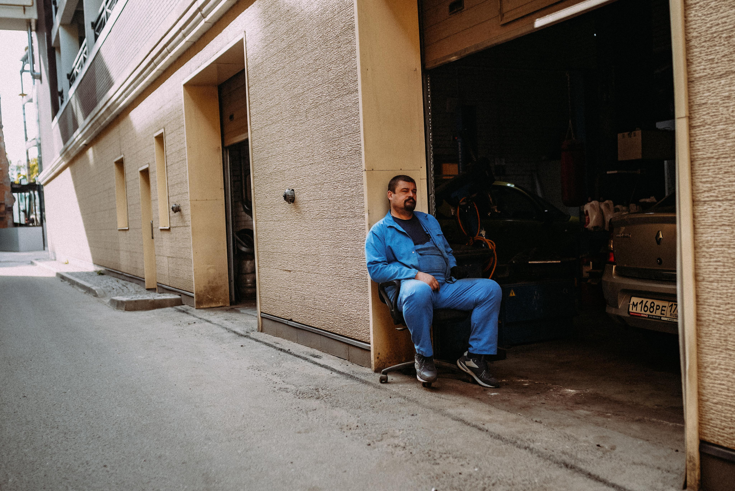 2022. Стрит-фотография, полная абсурда, идиотизма и красоты