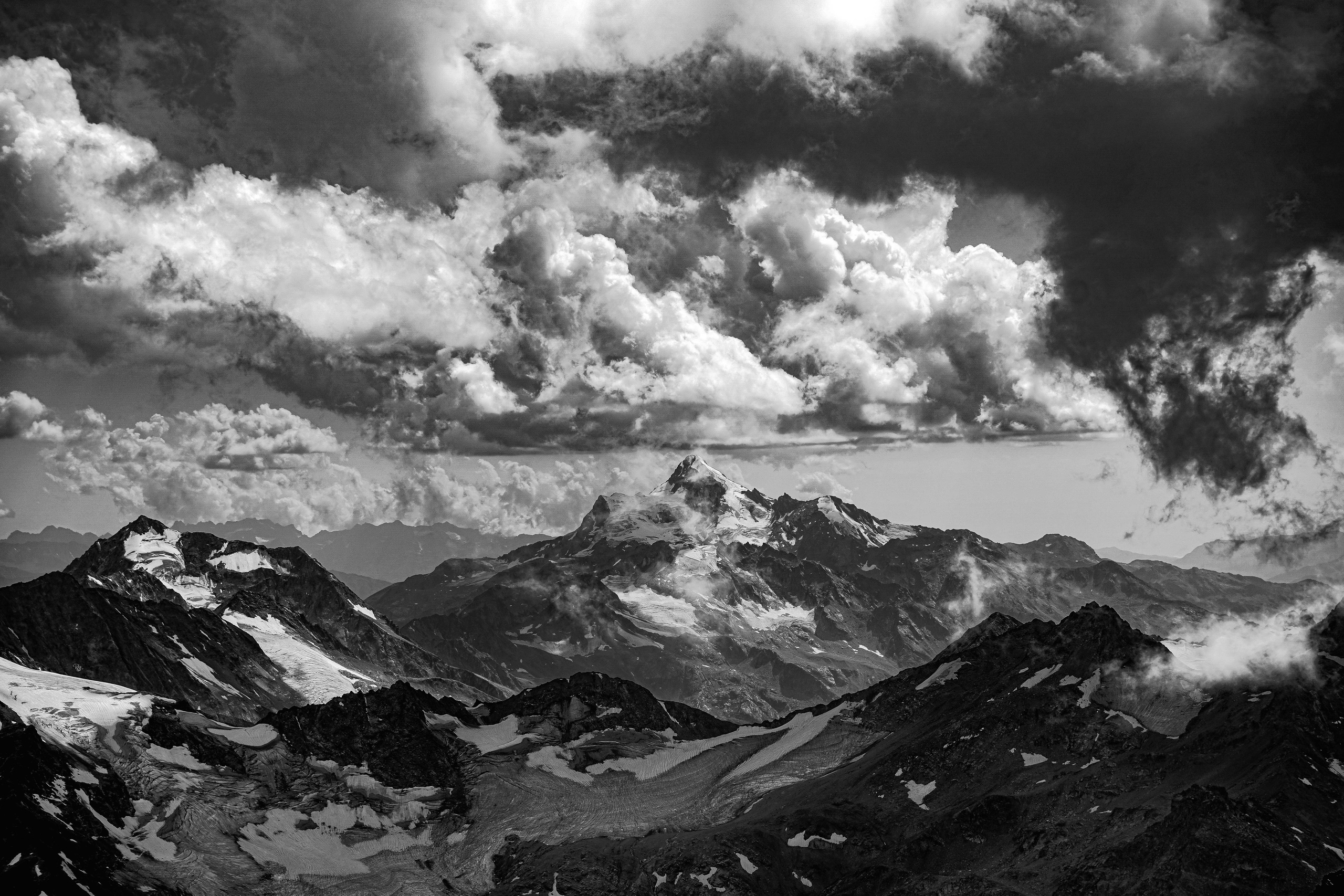 СЕВКАВ. Стрит-фотография, полная абсурда, идиотизма и красоты