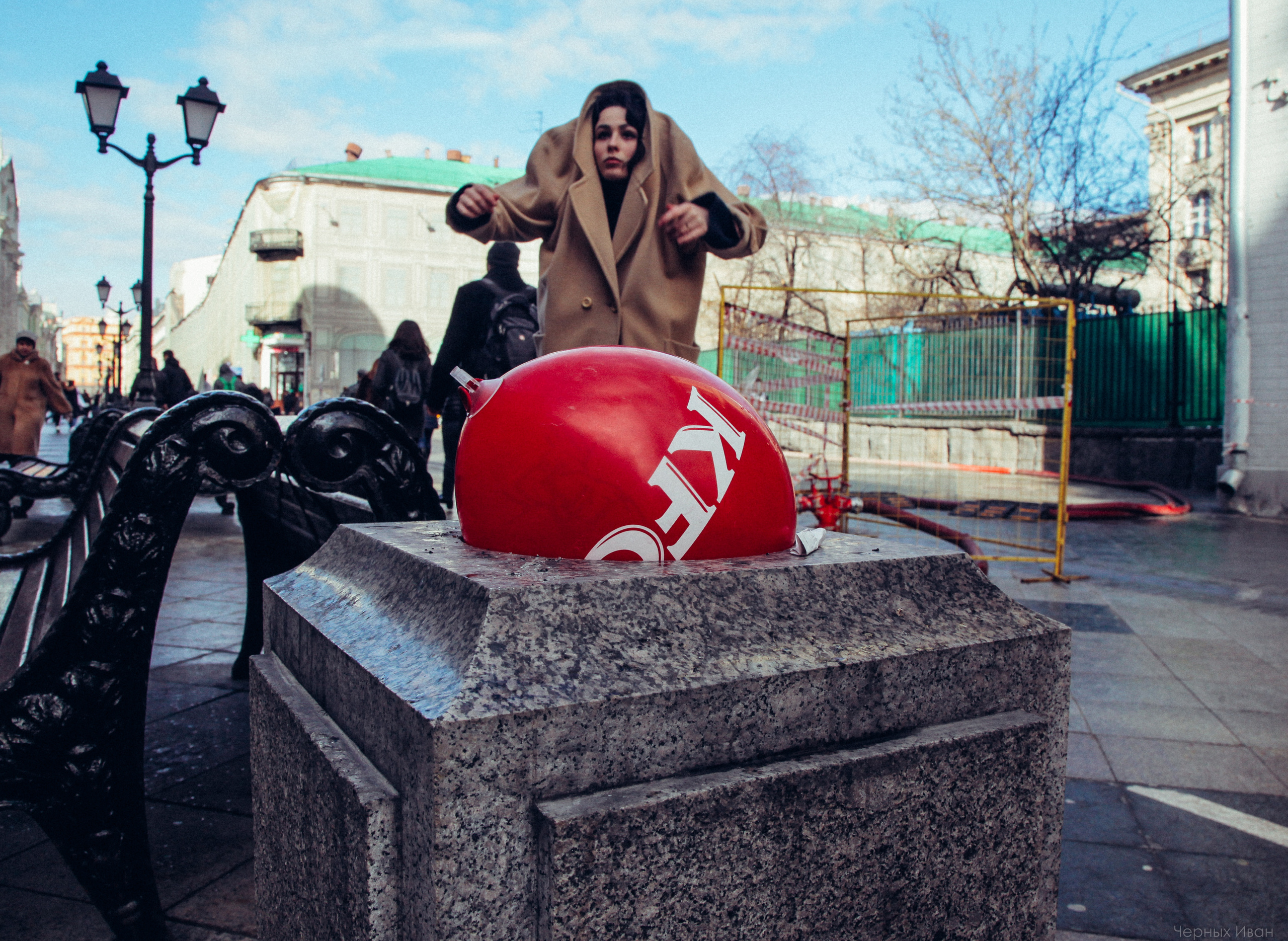 2017. Стрит-фотография, полная абсурда, идиотизма и красоты