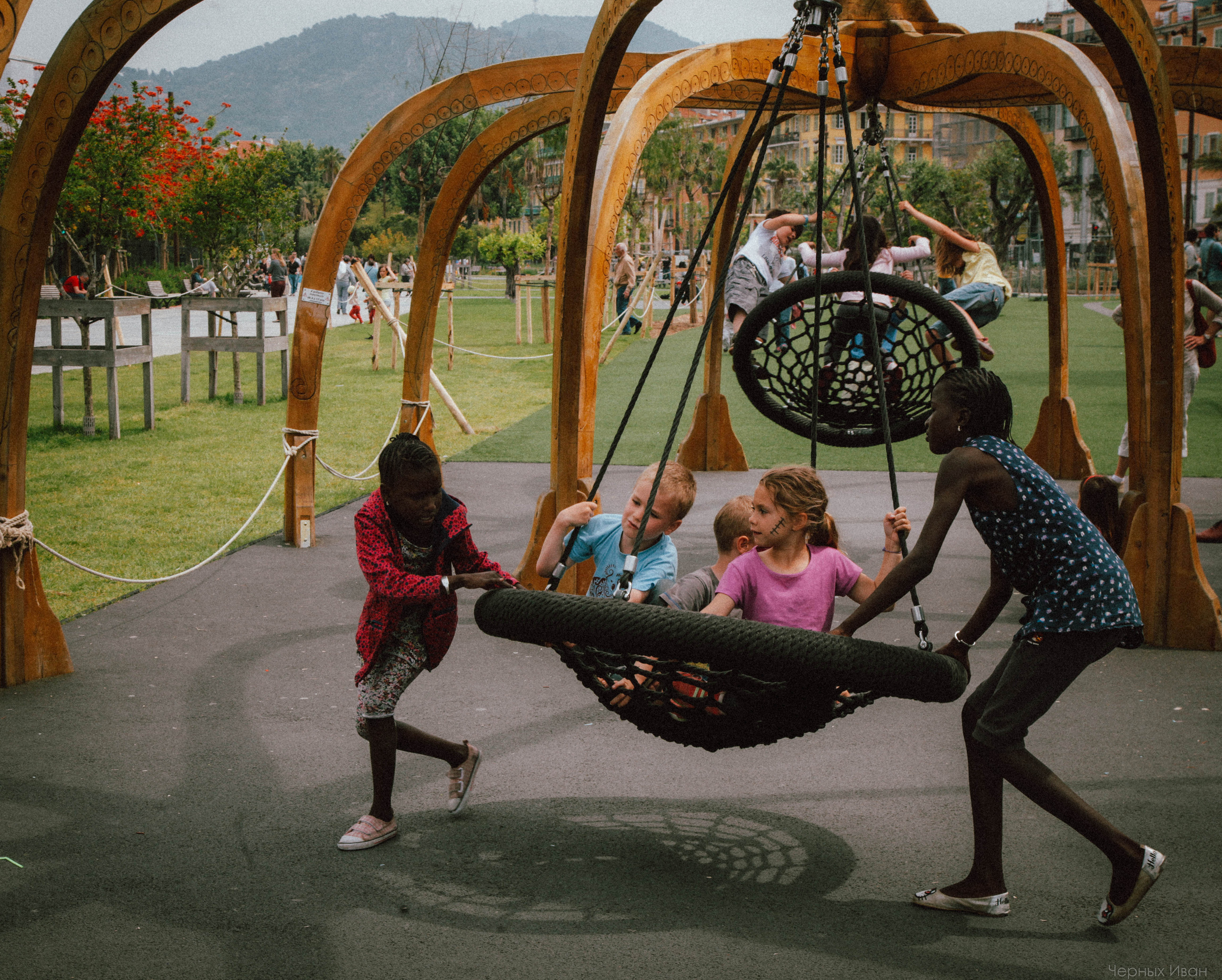 ФРАНЦИЯ. Стрит-фотография, полная абсурда, идиотизма и красоты