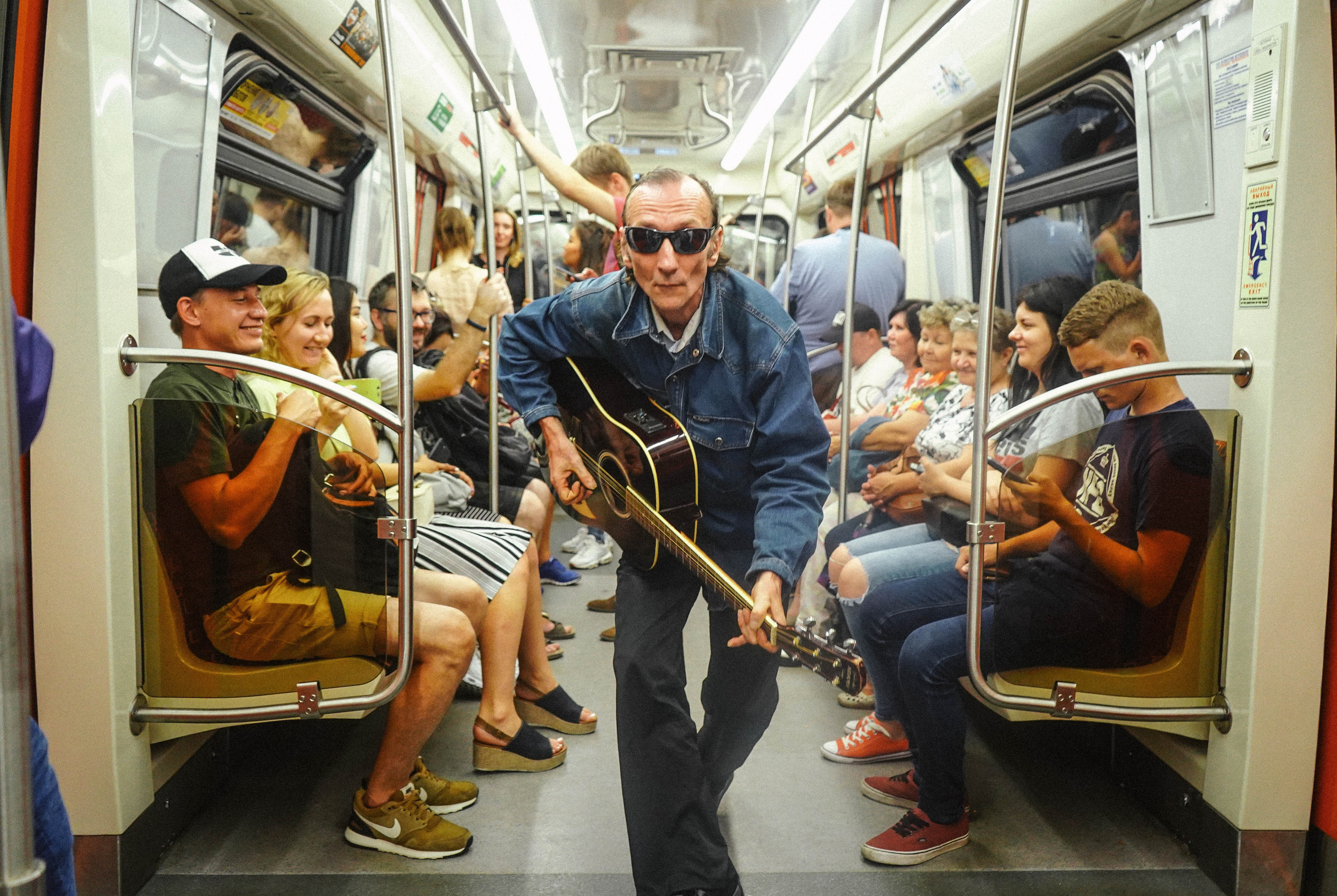 2018. Стрит-фотография, полная абсурда, идиотизма и красоты