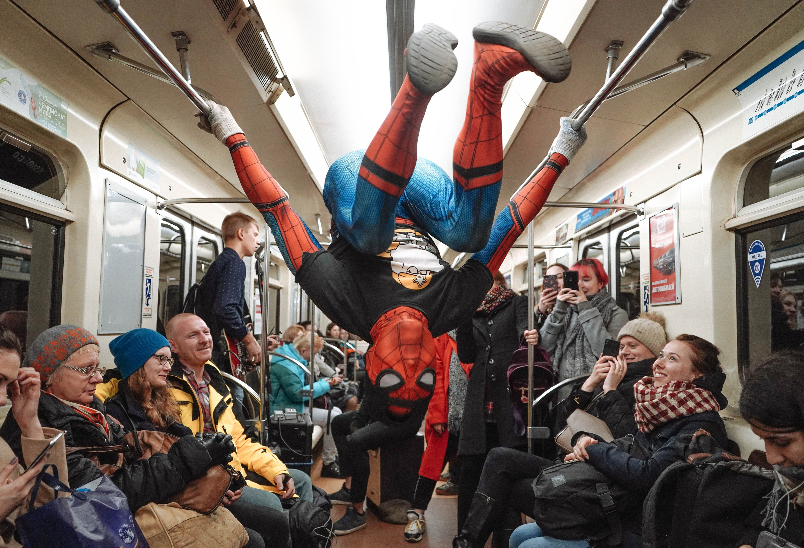 BEST OF. Стрит-фотография, полная абсурда, идиотизма и красоты