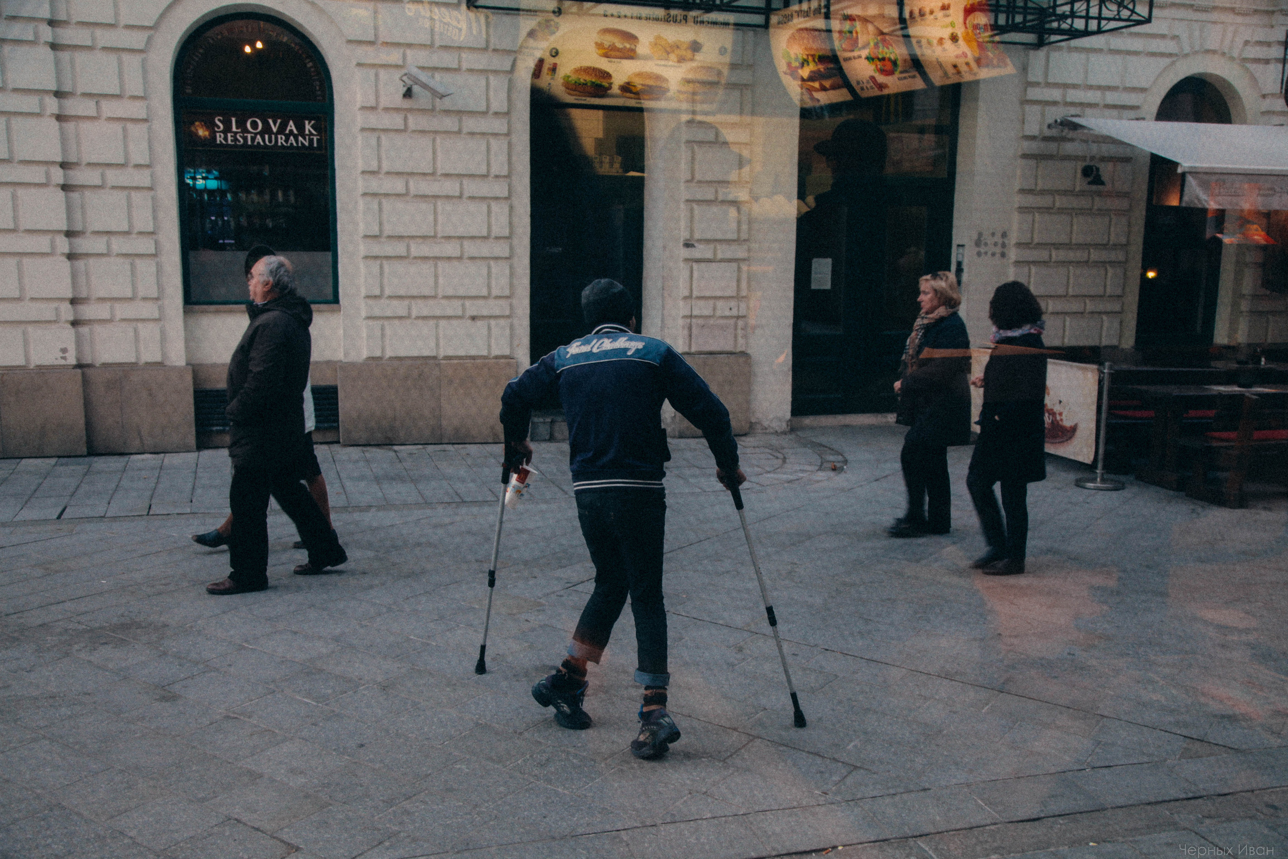 БРАТИСЛАВА. Стрит-фотография, полная абсурда, идиотизма и красоты