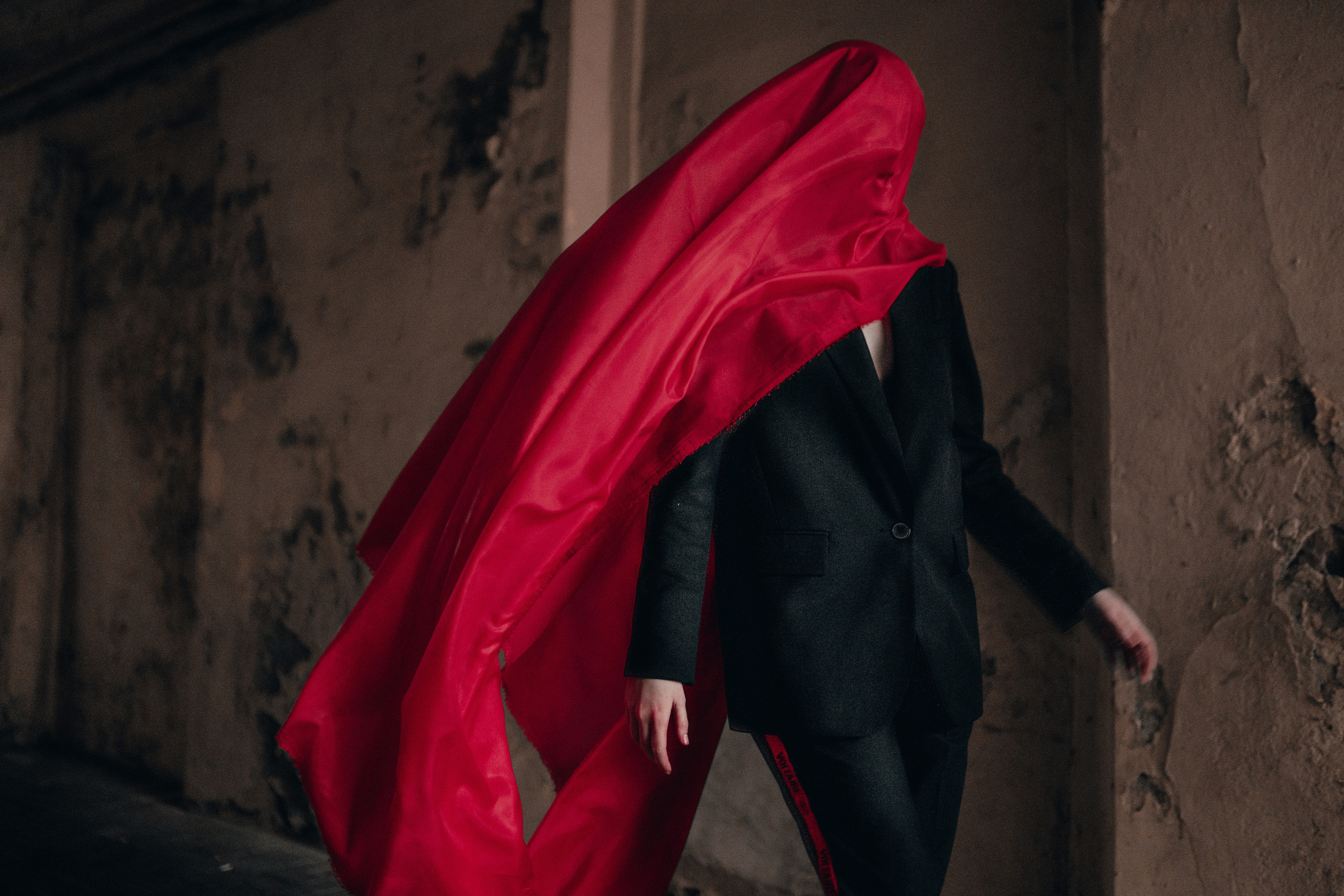 ЗАЧЕМ-ТО. Стрит-фотография, полная абсурда, идиотизма и красоты