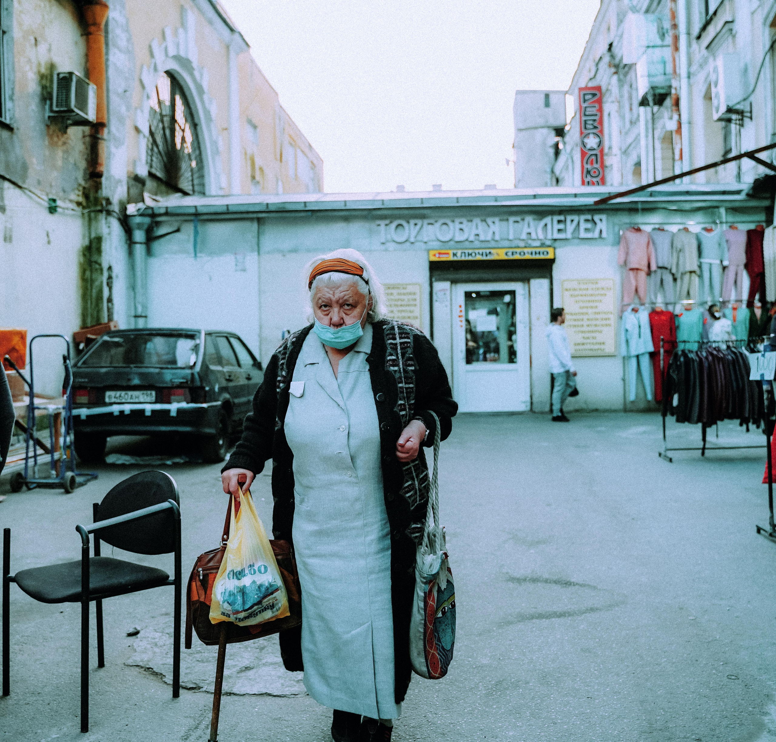 2021. Стрит-фотография, полная абсурда, идиотизма и красоты