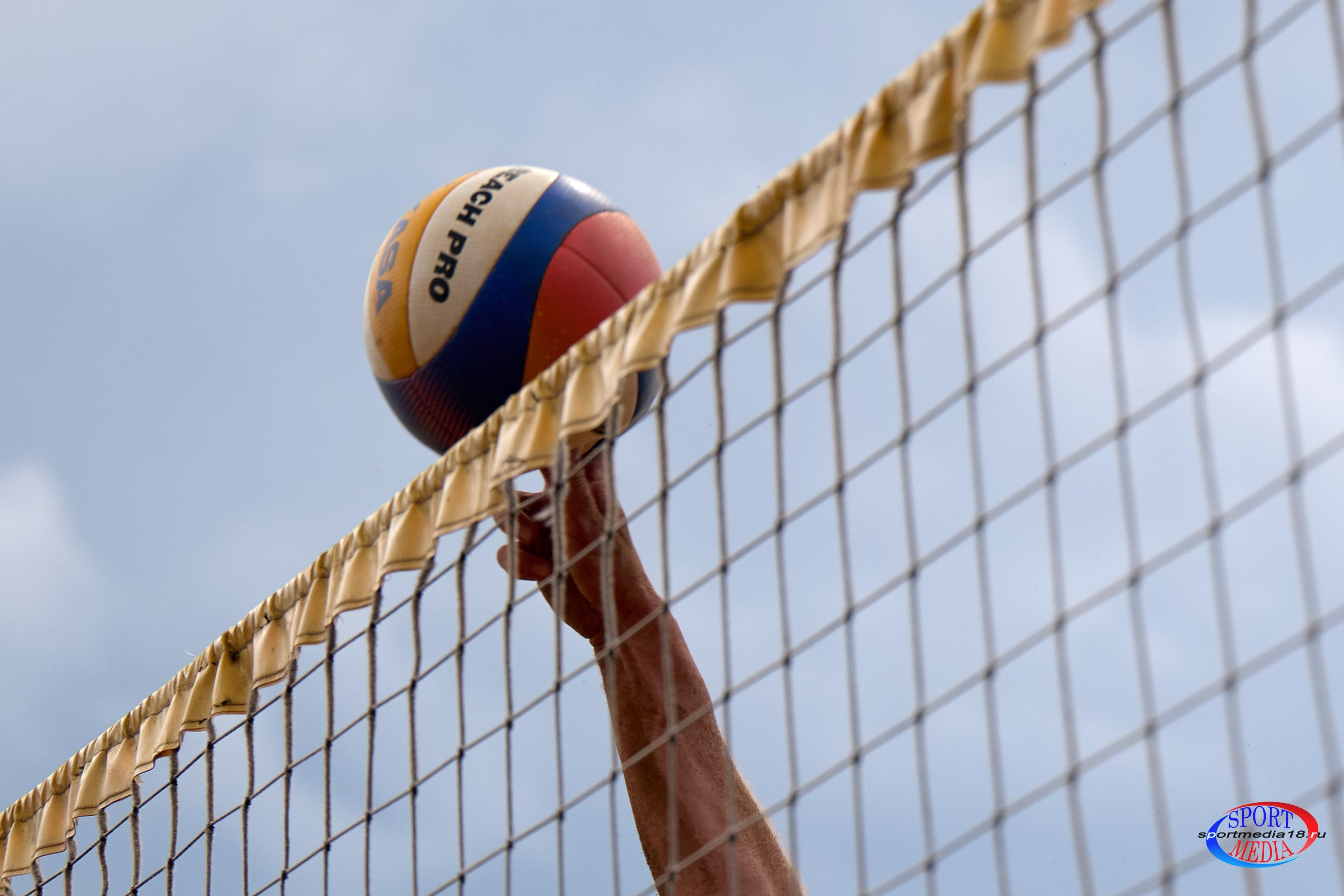 Пляжный волейбол. ПРИВОЛЖСКАЯ ЛИГА MIXT Ижевск 18.05.2025. Спортивный репортажный фотограф в Ижевске Сергей Мерзляков