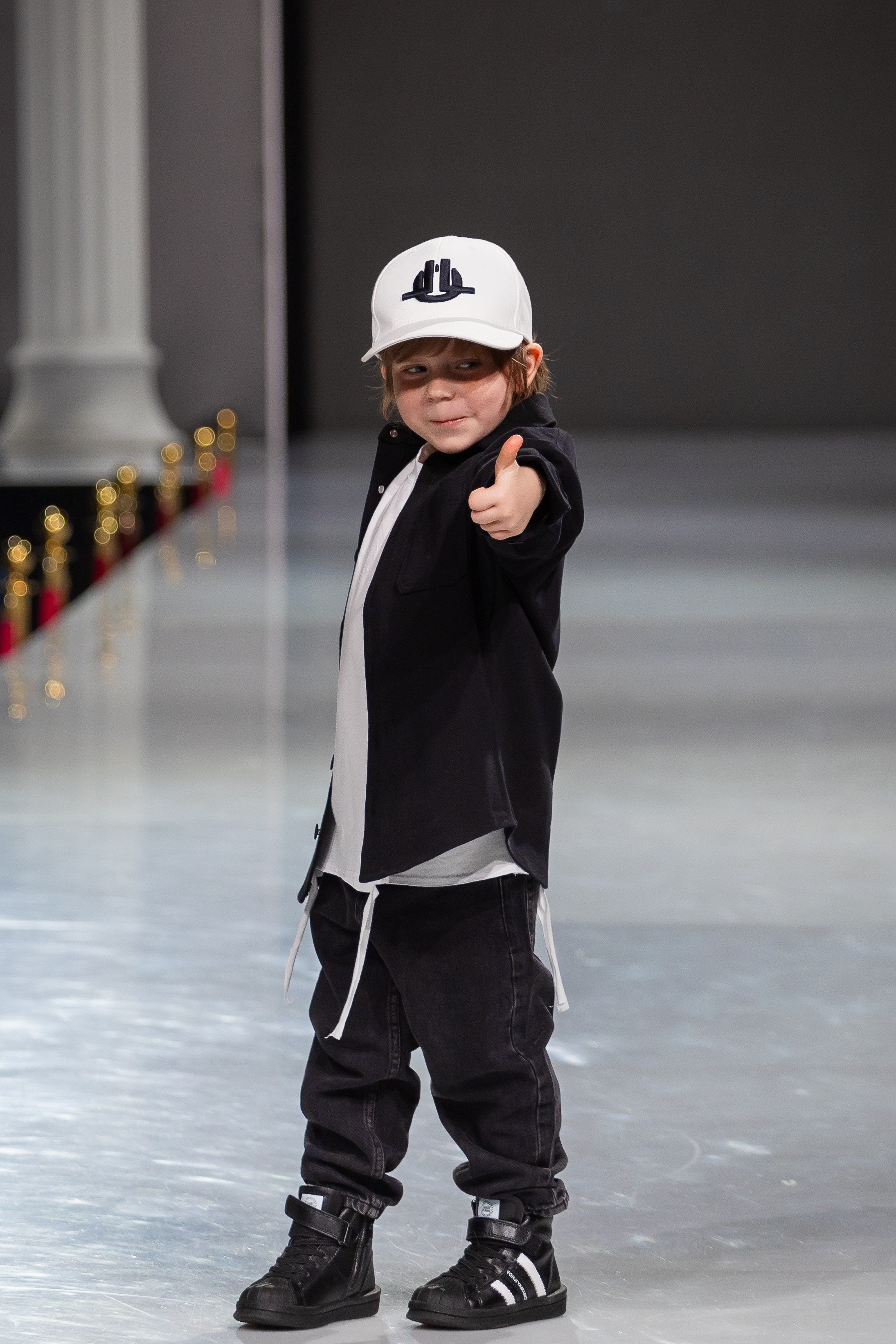 Estet Fashion Week. Photomantis