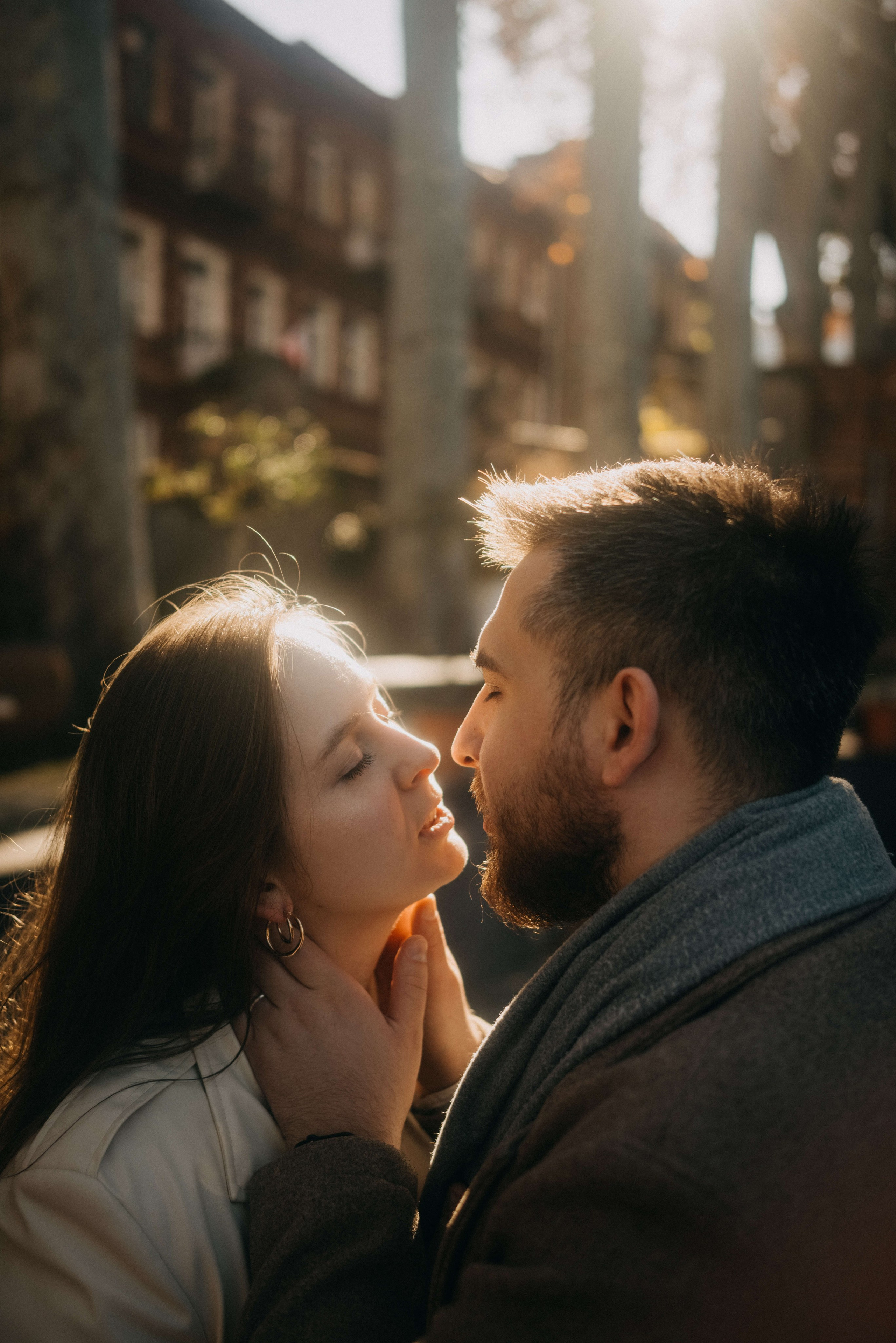 Парная фотосессия в старом городе. Портретный и свадебный фотограф в Тбилиси • xeniqo