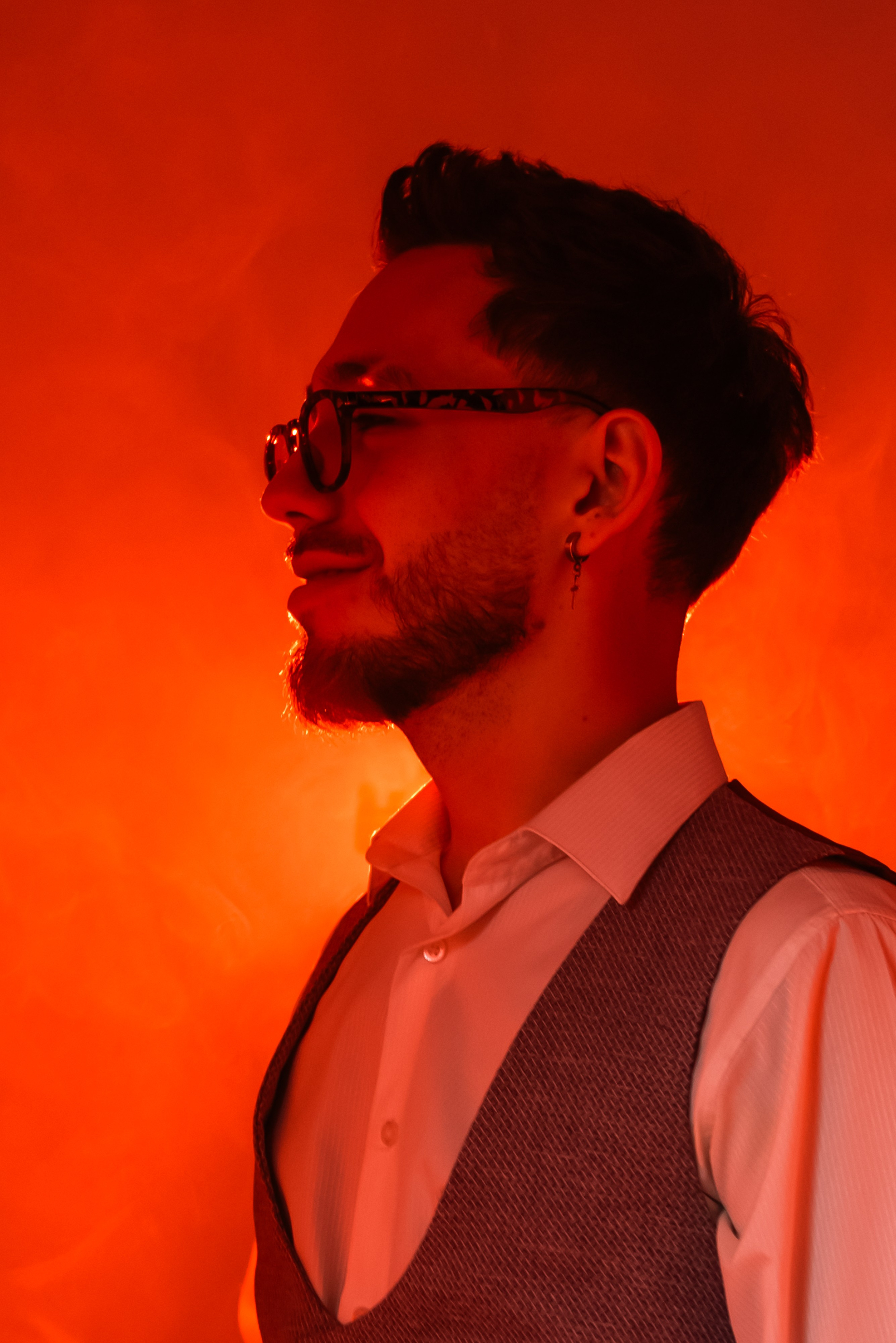 Фотосессия в фотостудии новосибирск, фотосессия в студии, фотосессия на циклорамме, фотосессия со спотлайтом, креативная фотосессия, фотограф новосибирск, фотосессия новосибирск, заказать фотографа в новосибирске, портретный фотограф новосибирск, мужской фотограф новосибирск, фото Юлия Туманова, портретное фото, креативный фотограф, организация фотосессии, фотосессия с дымом, фотосессия для мужчины, мужская фотосессия, фотосессия с цветным светом