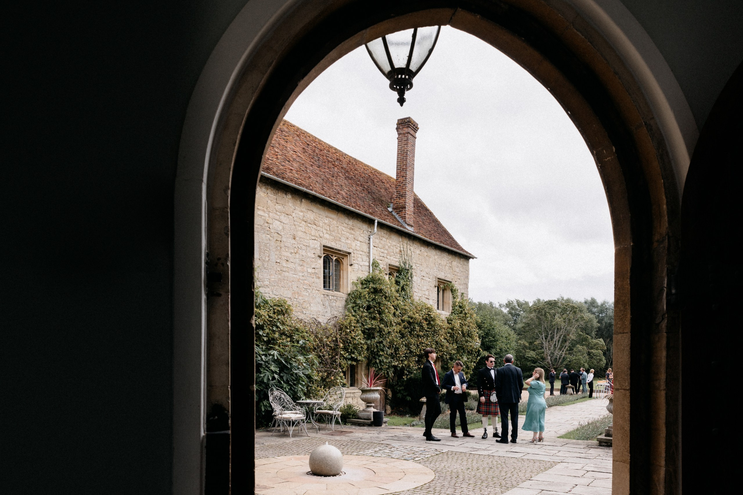 Ana & Tom Wedding at Notley Abbey. Moments Catchers — Wedding Photography & Video Duo in London