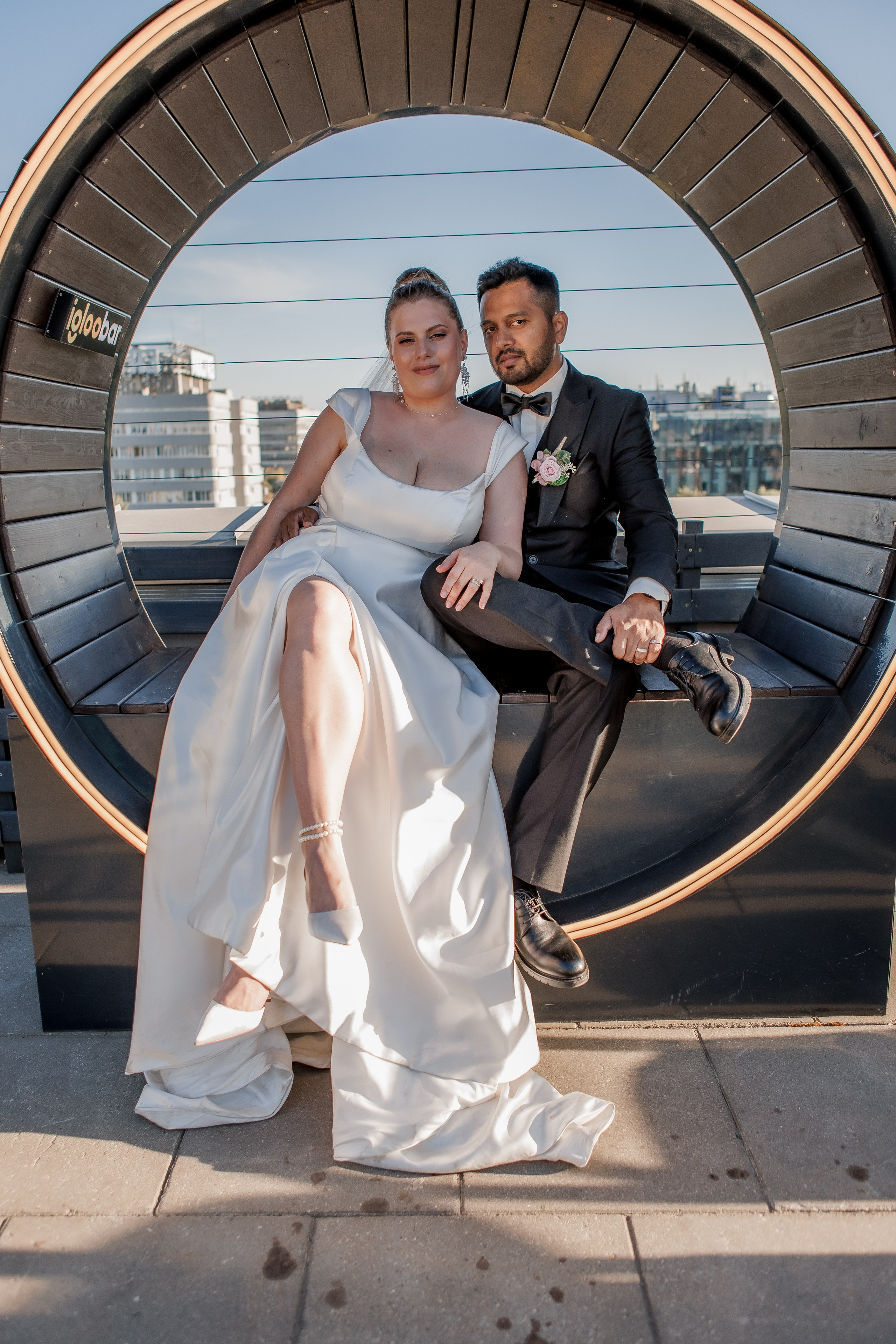 Утро жениха и невесты, фотопрогулка по заводу Арма Москва. Свадебный фотограф в Москве