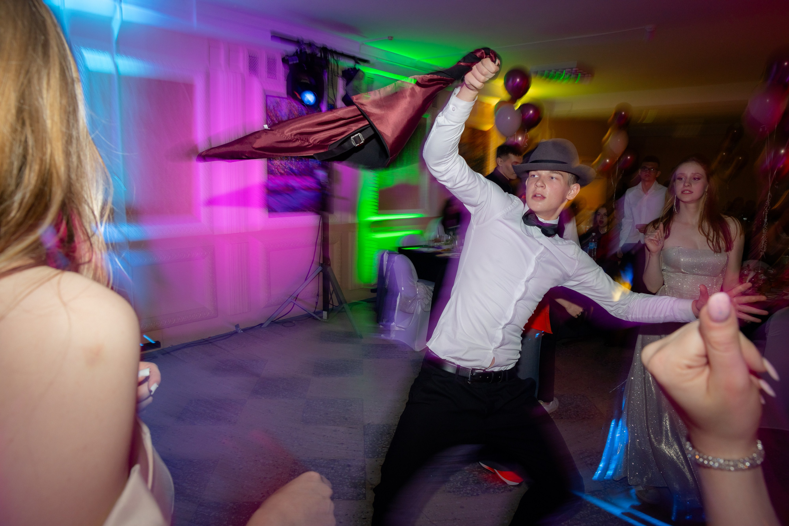 Школьный выпускной 2024 год в Соколе (Минск). Свадебный фотограф в Минске/Беларуси Сергей Спиридонов