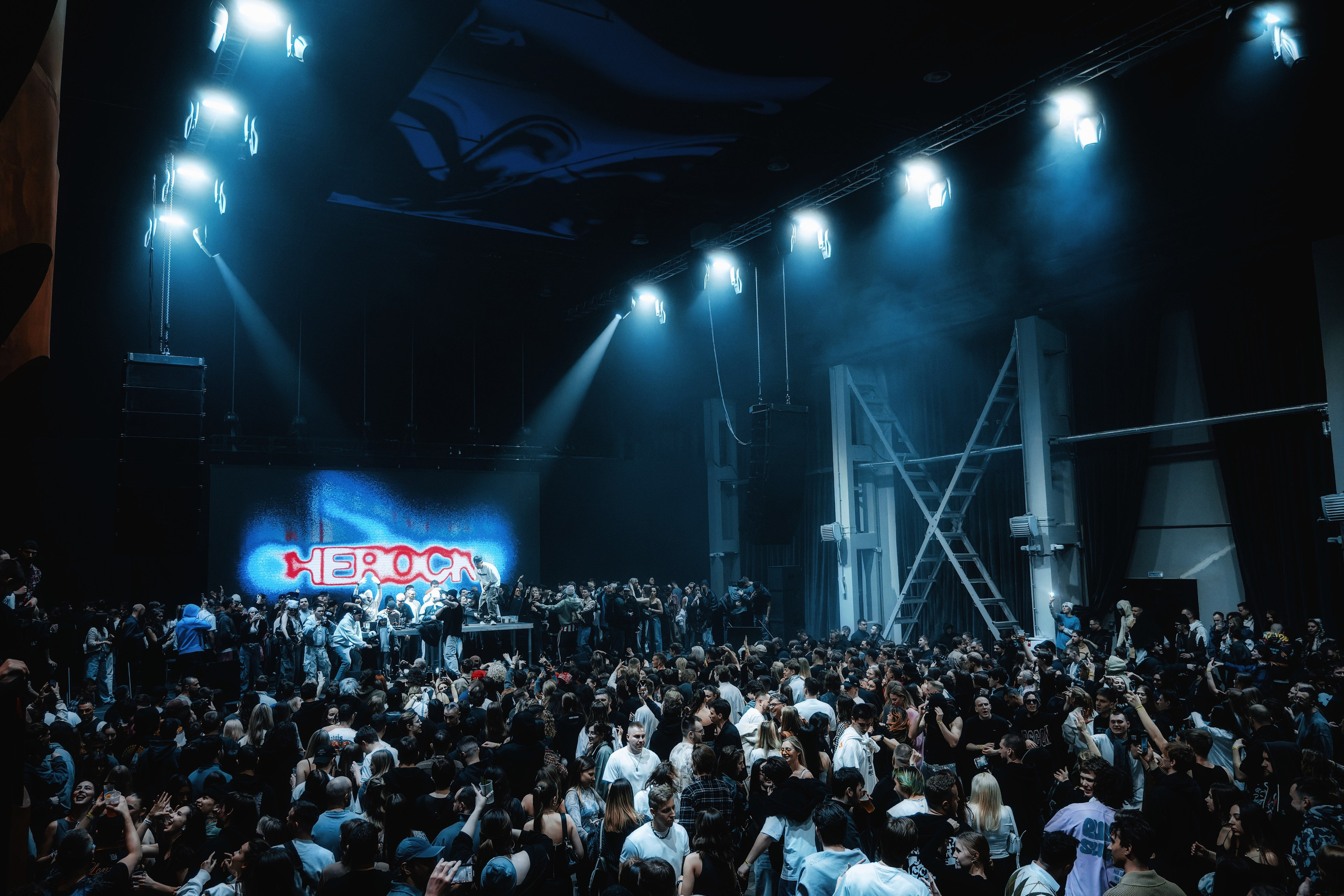 AVG x Desiigner в Tau 21.02.2025. Репортажный фотограф и видеограф в Москве