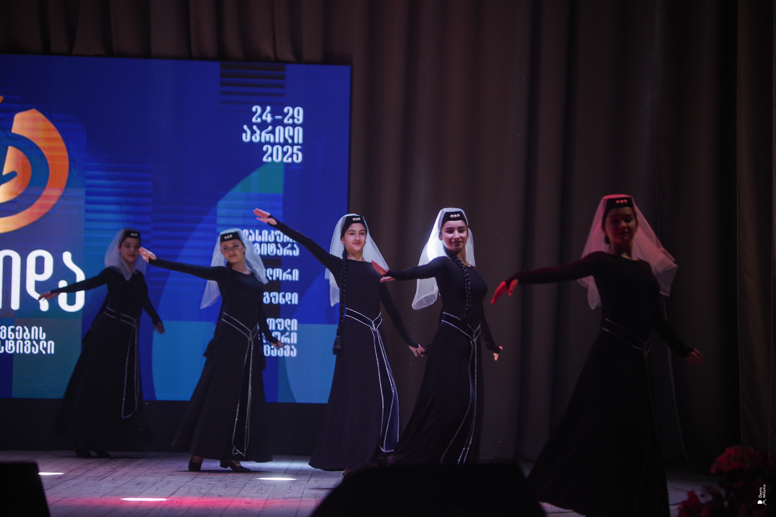 Танцы в Хоби. Портретный фотограф Денис Милютин